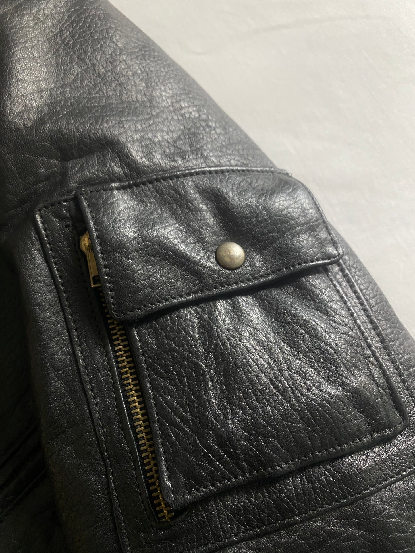 Geacă Vintage Neagră din Piele – Mâneci Detașabile, Made in Italy