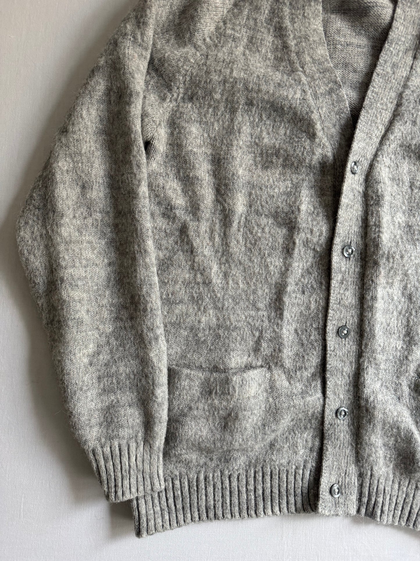 🦙 Cardigan Gri Fuzzy 100% Baby Alpaca – Handmade în Peru – Mărimea M