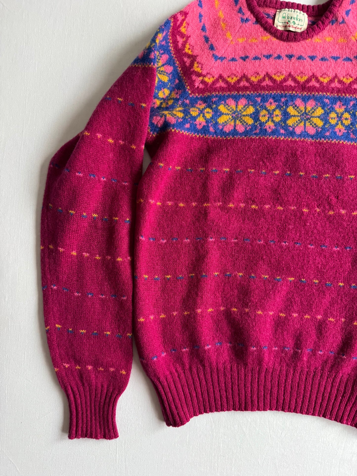 🧶 Pulover Vintage Damă Benetton Fuchsia din Lână Shetland cu Model Etnic – L