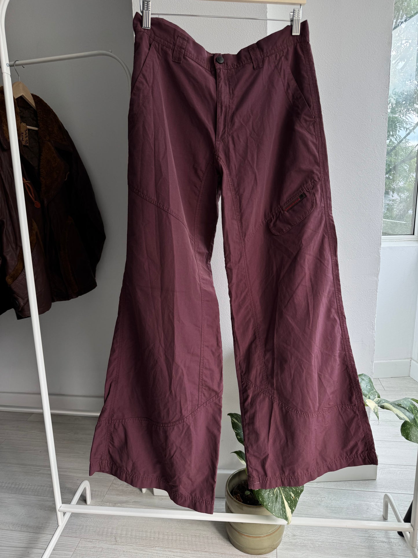 🪩 Pantaloni Y2K Excalibur Flared Rave – L
