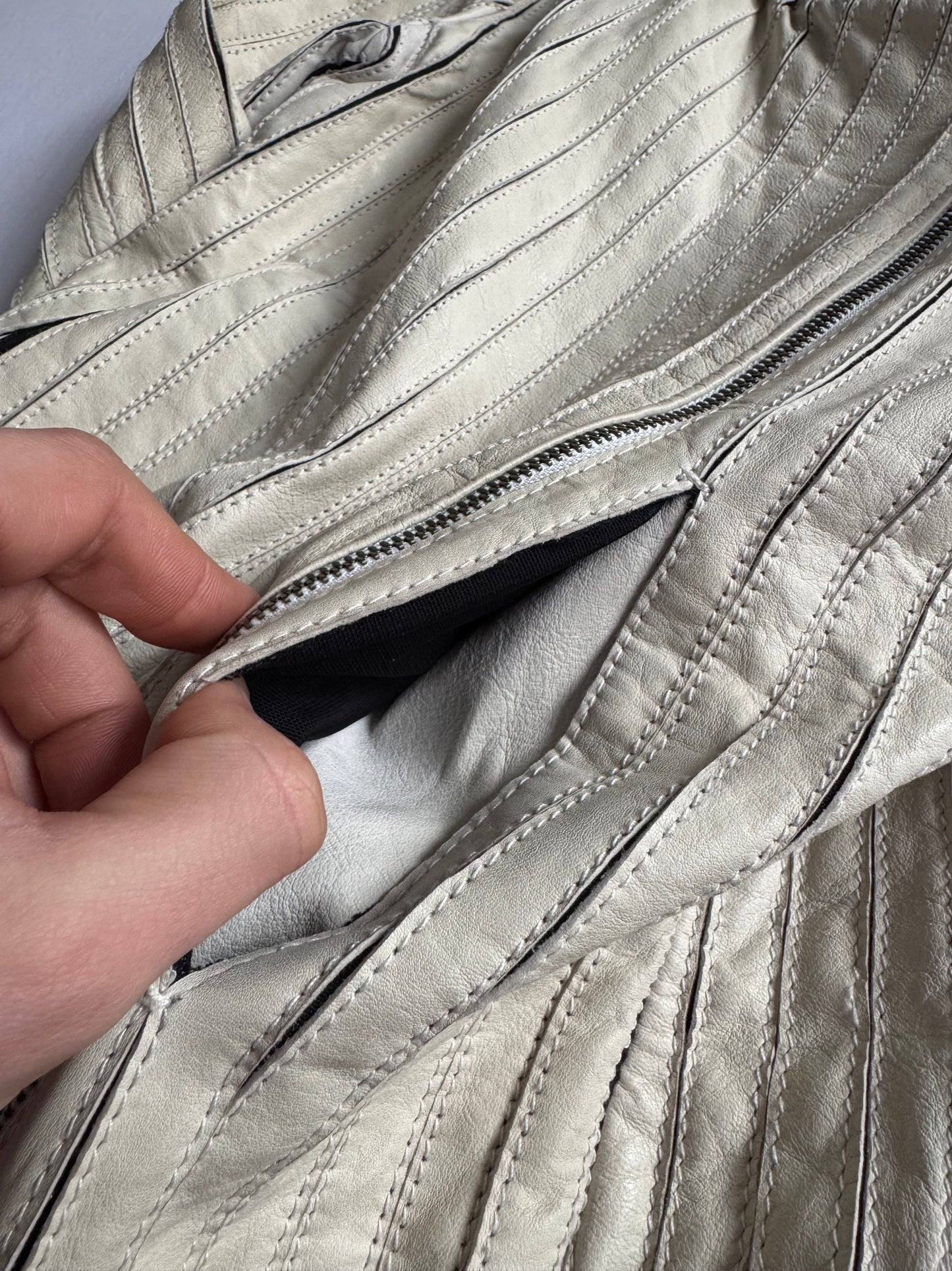 🏍️ Jachetă Biker Y2K Stefanel din Piele de Oaie Alb Natur – EU 36 (S Damă)