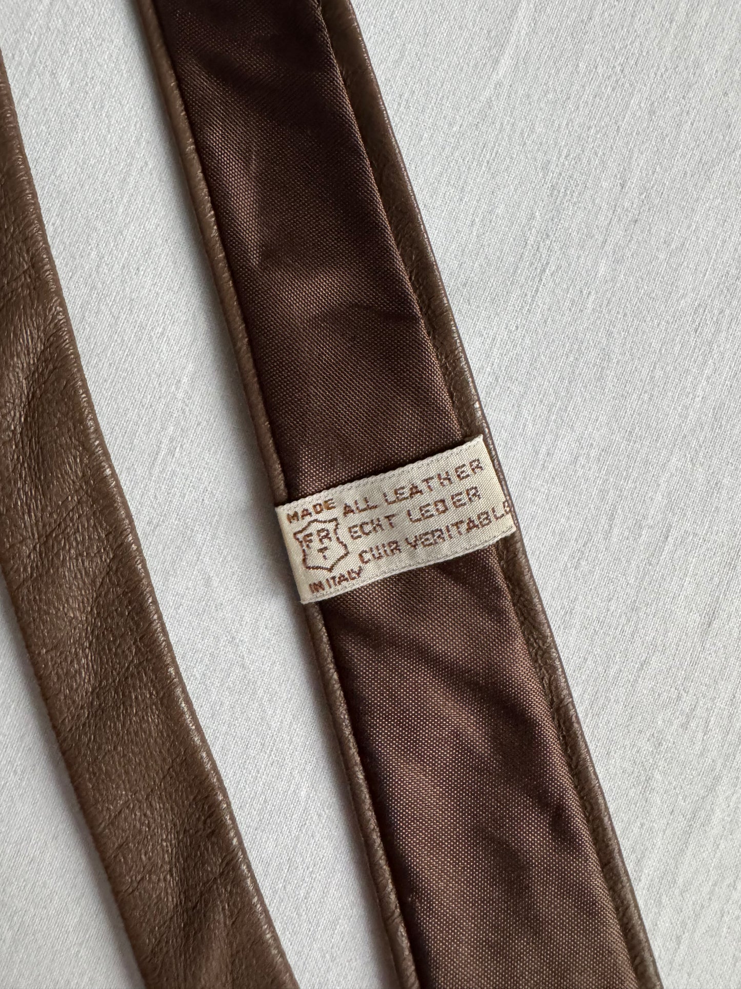 👔 Cravată Vintage Skinny din Piele Maro Închis – Made in Italy