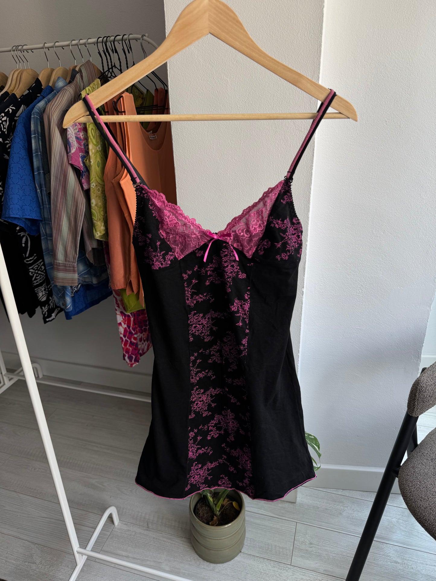 ✨ Cami Top Negru Y2K Printed | Detalii Dantelă & Stretch – L Damă