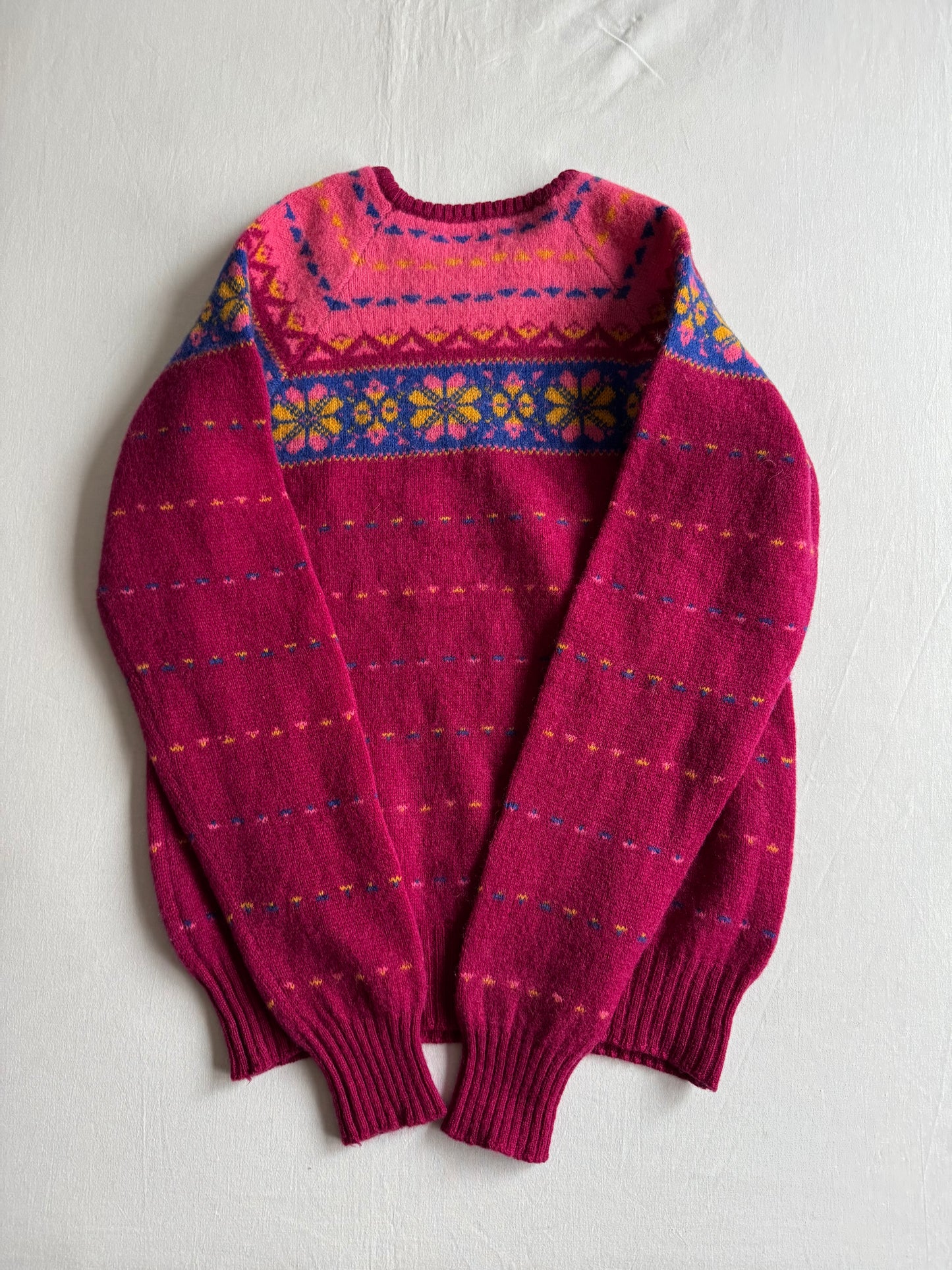 🧶 Pulover Vintage Damă Benetton Fuchsia din Lână Shetland cu Model Etnic – L