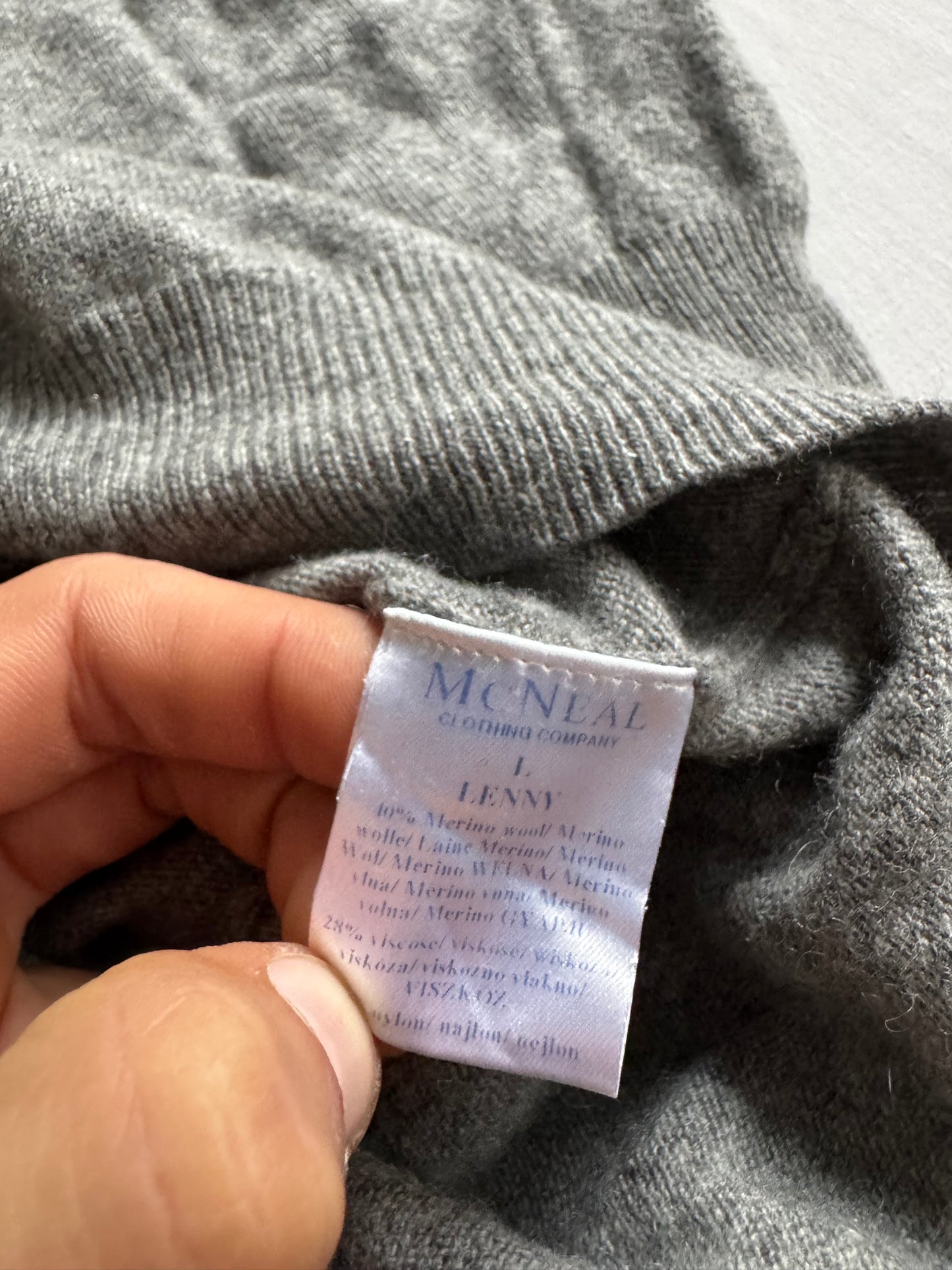🩶 Pulover Gri cu Guler în V – Amestec Merino, Angora & Cașmir – Mărime L