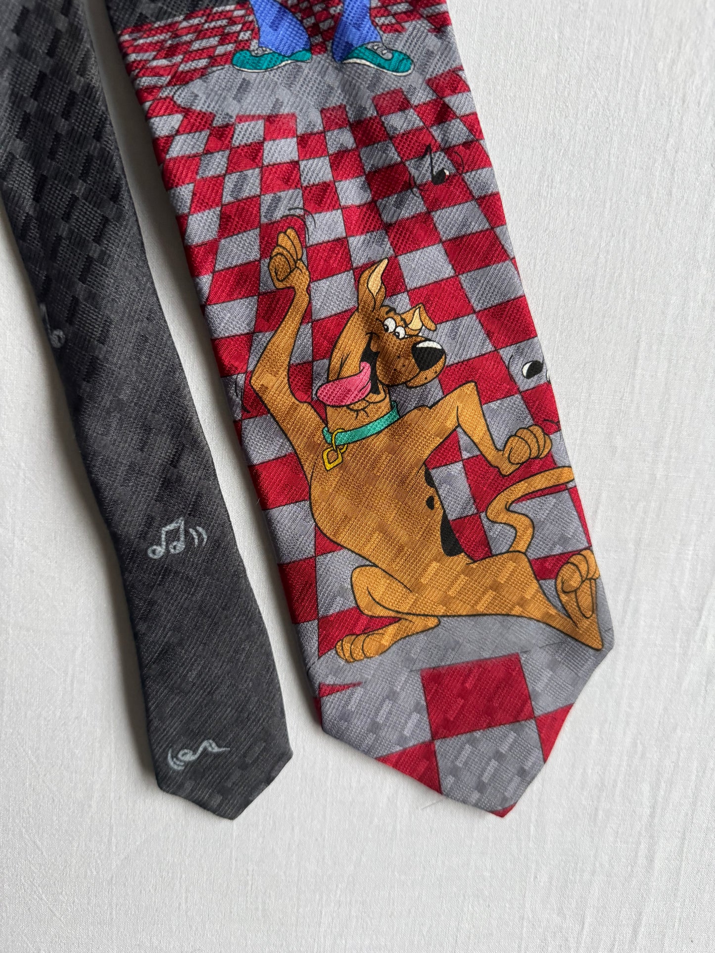 🐕 Cravată Vintage 1995 Deadstock din Mătase cu Graphic Scooby-Doo