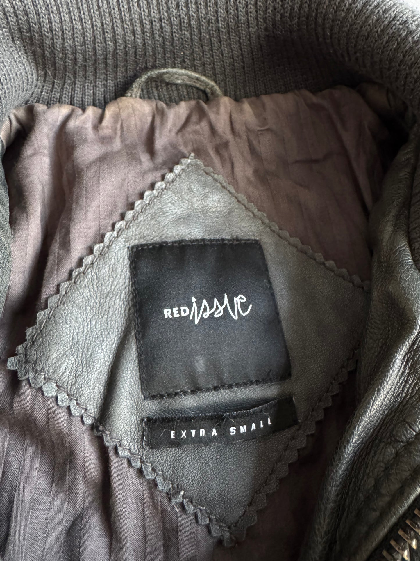 💁‍♀️ Geacă Y2K Damă din Piele de Oaie Gri-Albăstruie Faded cu Patină Naturală – XS