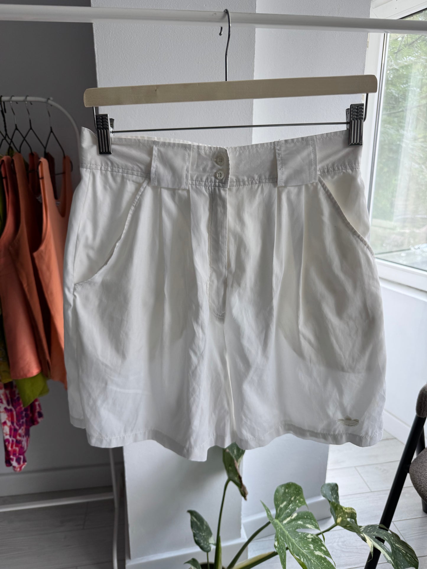 🎾 Vintage Adidas Pantaloni Scurți Plisați Albi – EU 40 | M/L Femei
