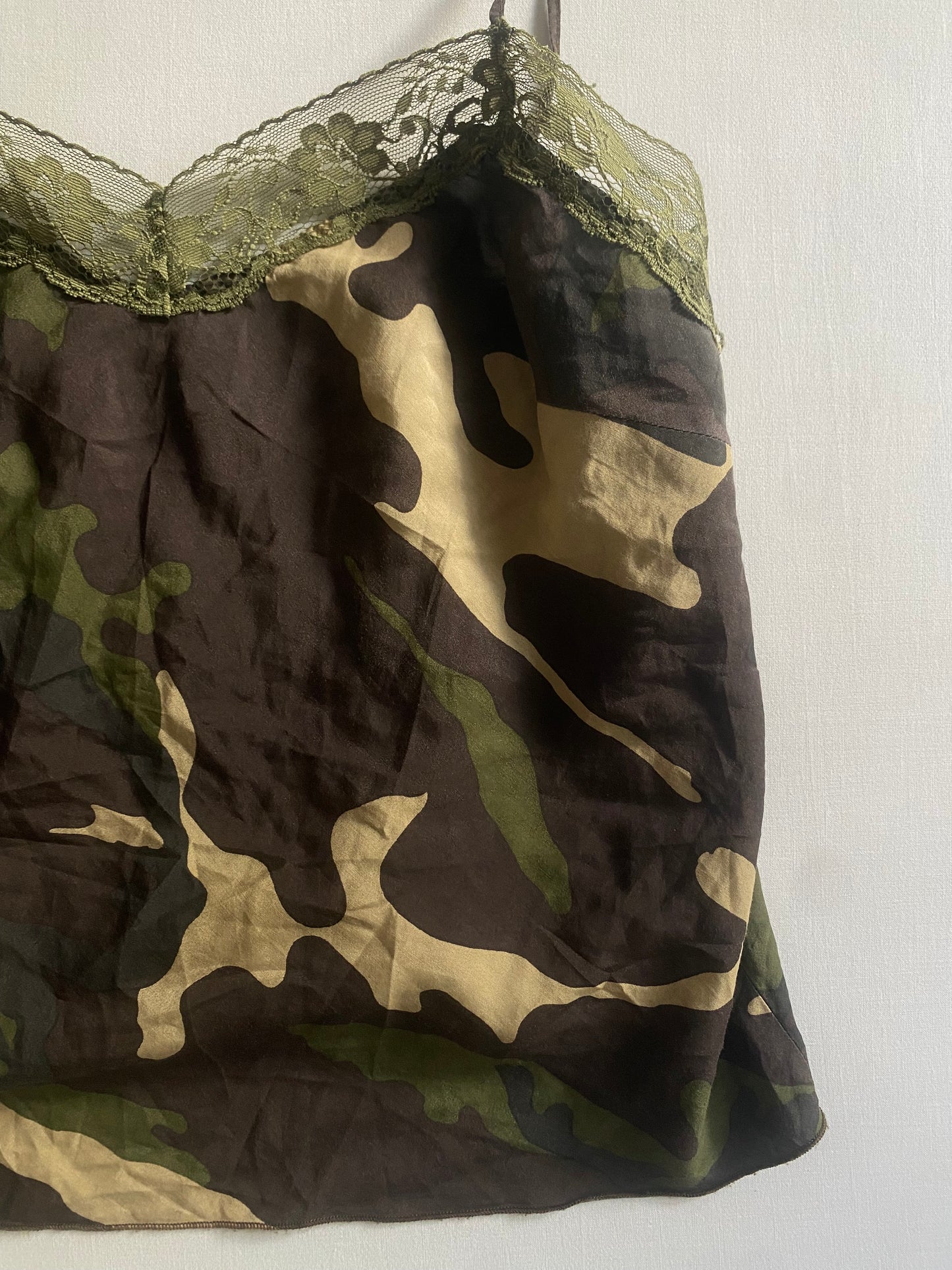 🧢 Top Y2K Benetton Camo – Mărimea L Femei – Made in Italy