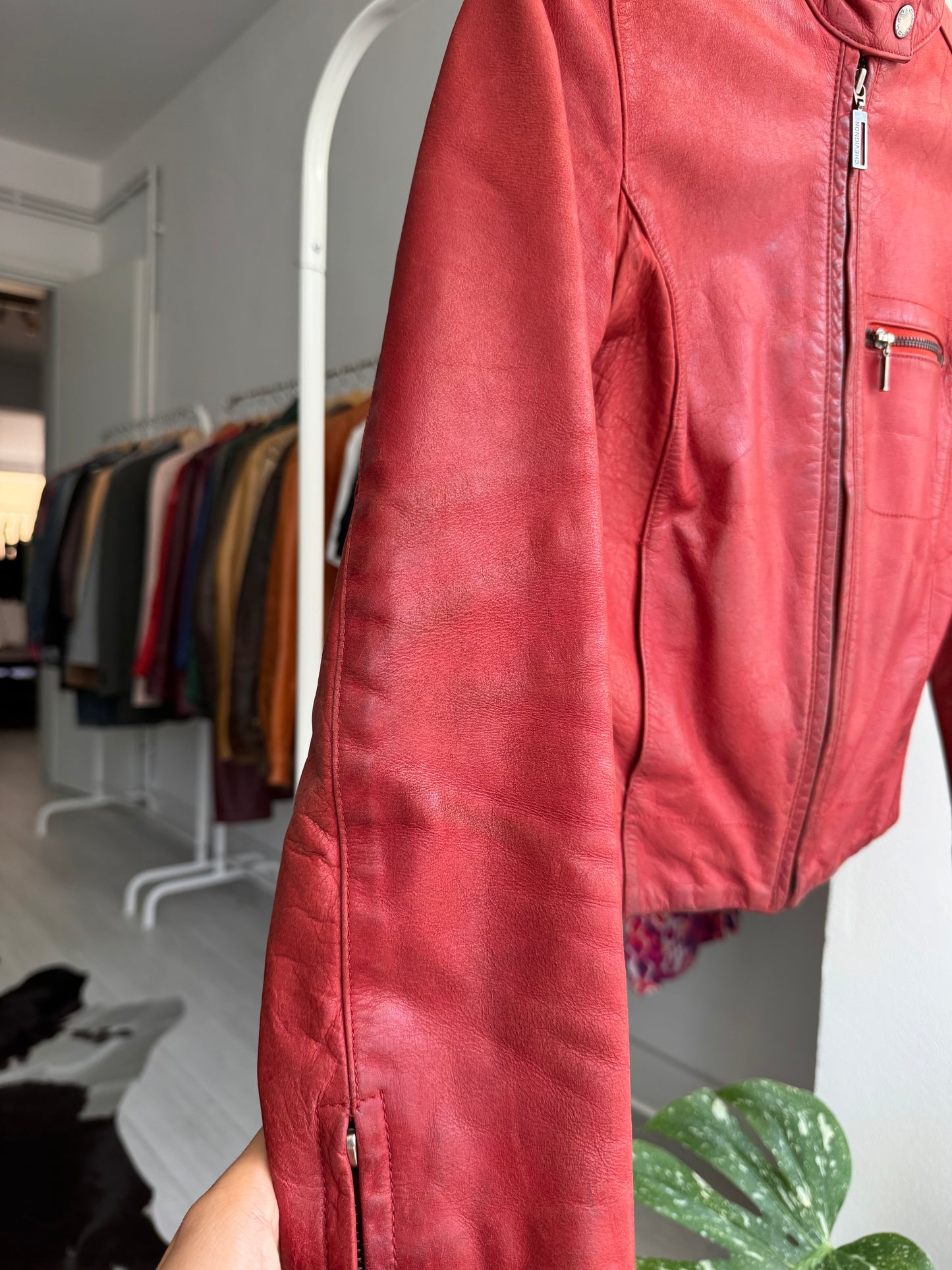 🍷 Jachetă Piele Buffalo Roșie Chevignon Y2K Vintage – Mărime S