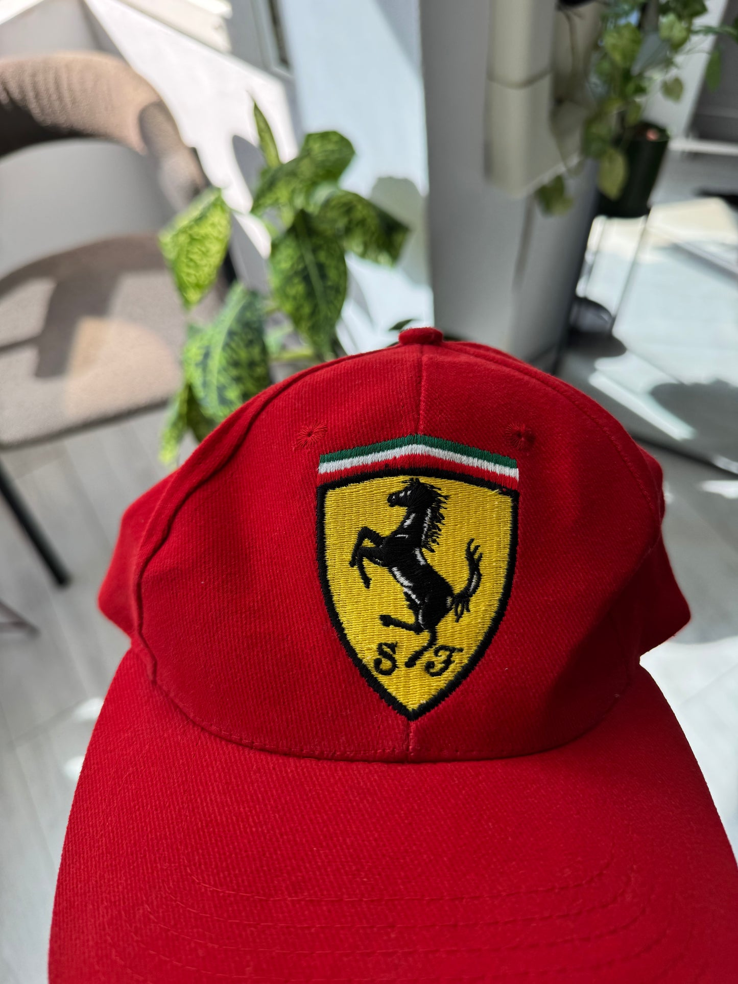 🏎️ Șapcă Vintage Ferrari – One Size
