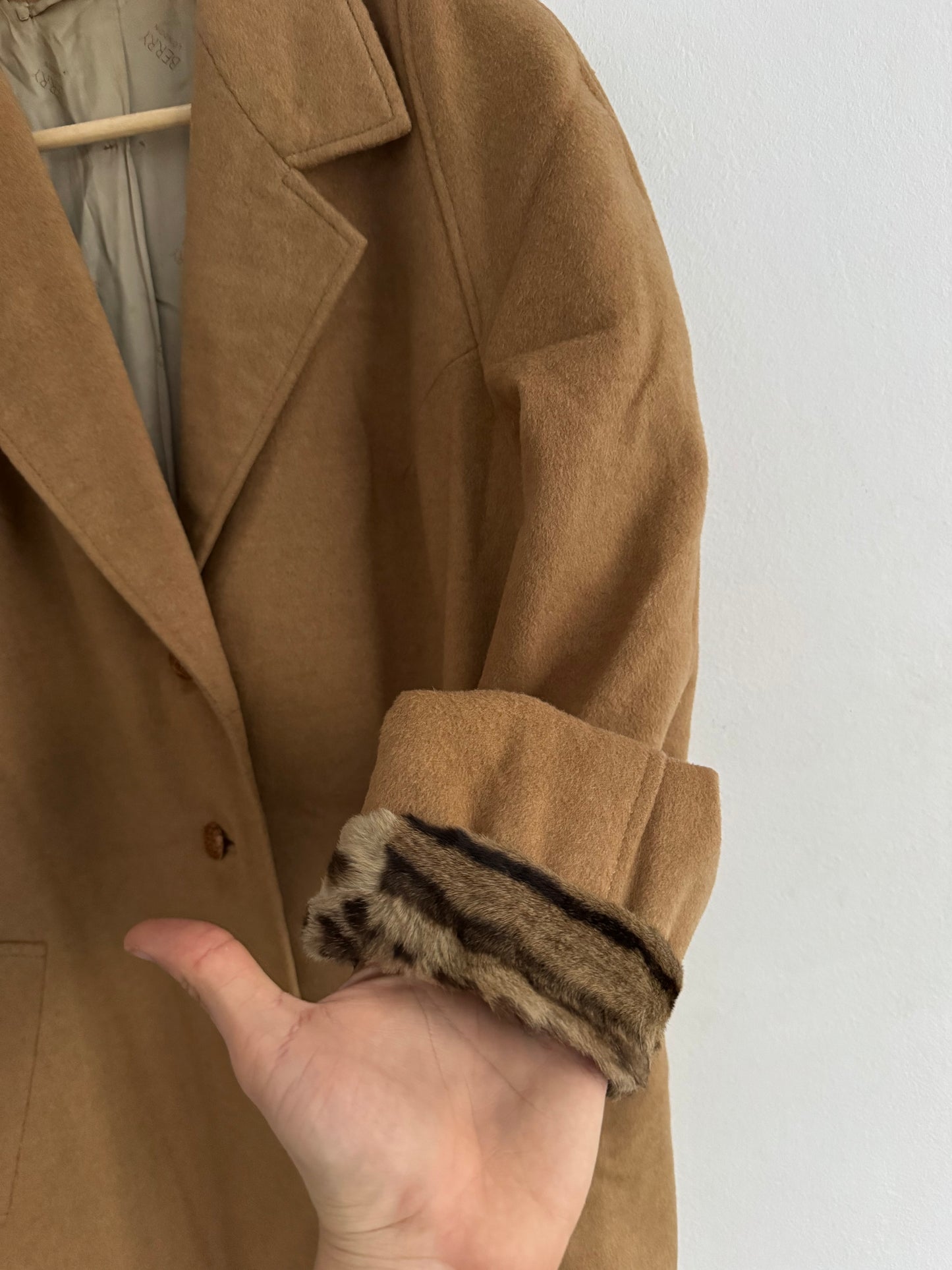 🧥 Palton Vintage Damă Camel din Lână cu Detalii din Blană Naturală – Aprox. L Femei