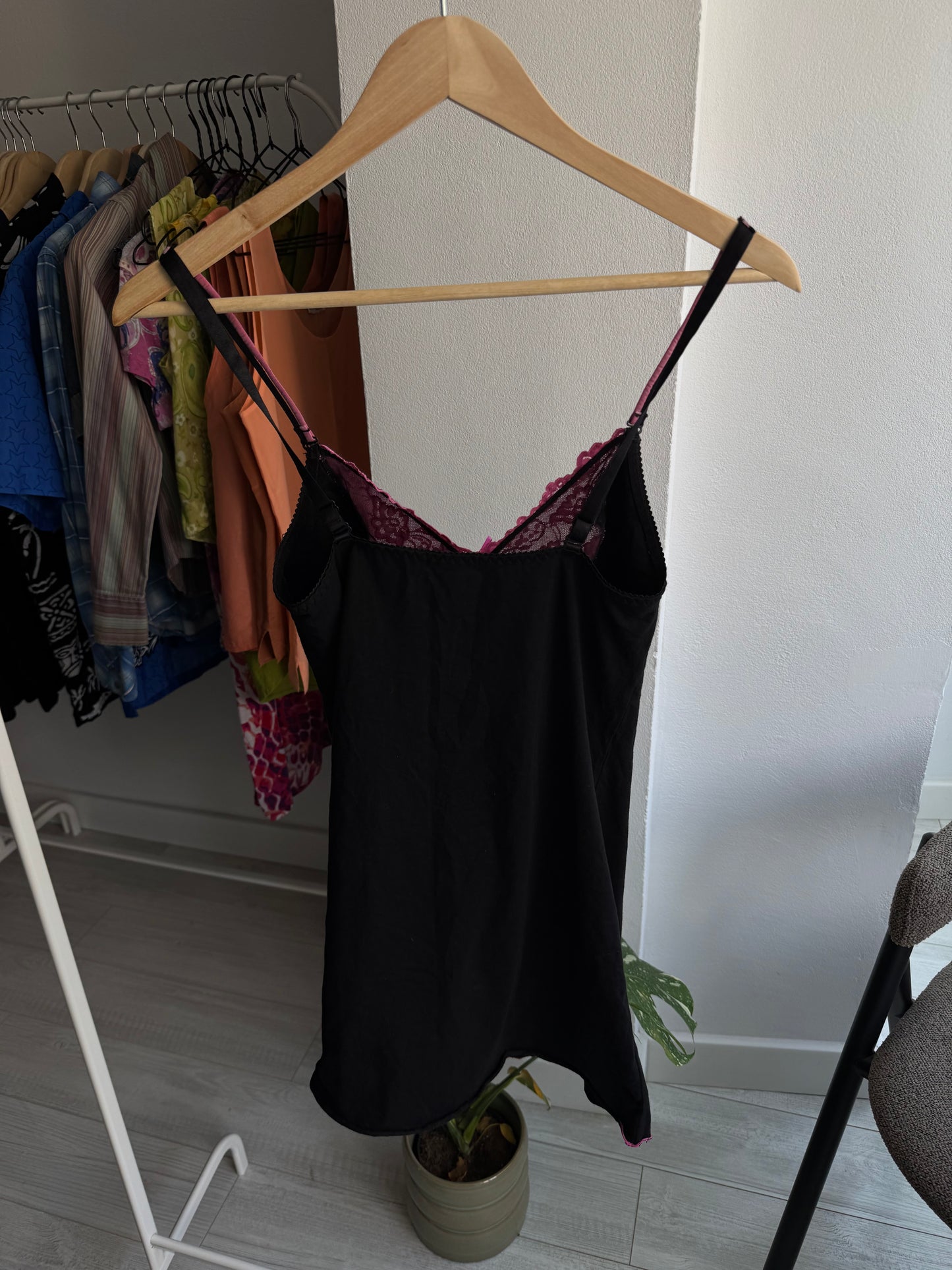 ✨ Cami Top Negru Y2K Printed | Detalii Dantelă & Stretch – L Damă