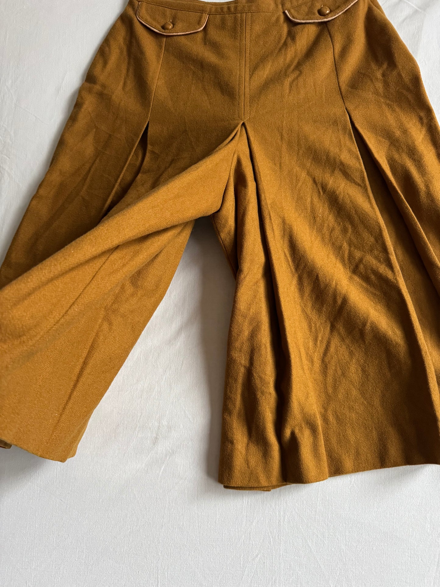 🌭 Pantaloni Scurți Vintage Damă din Lână Dark Mustard – M (IT 44)