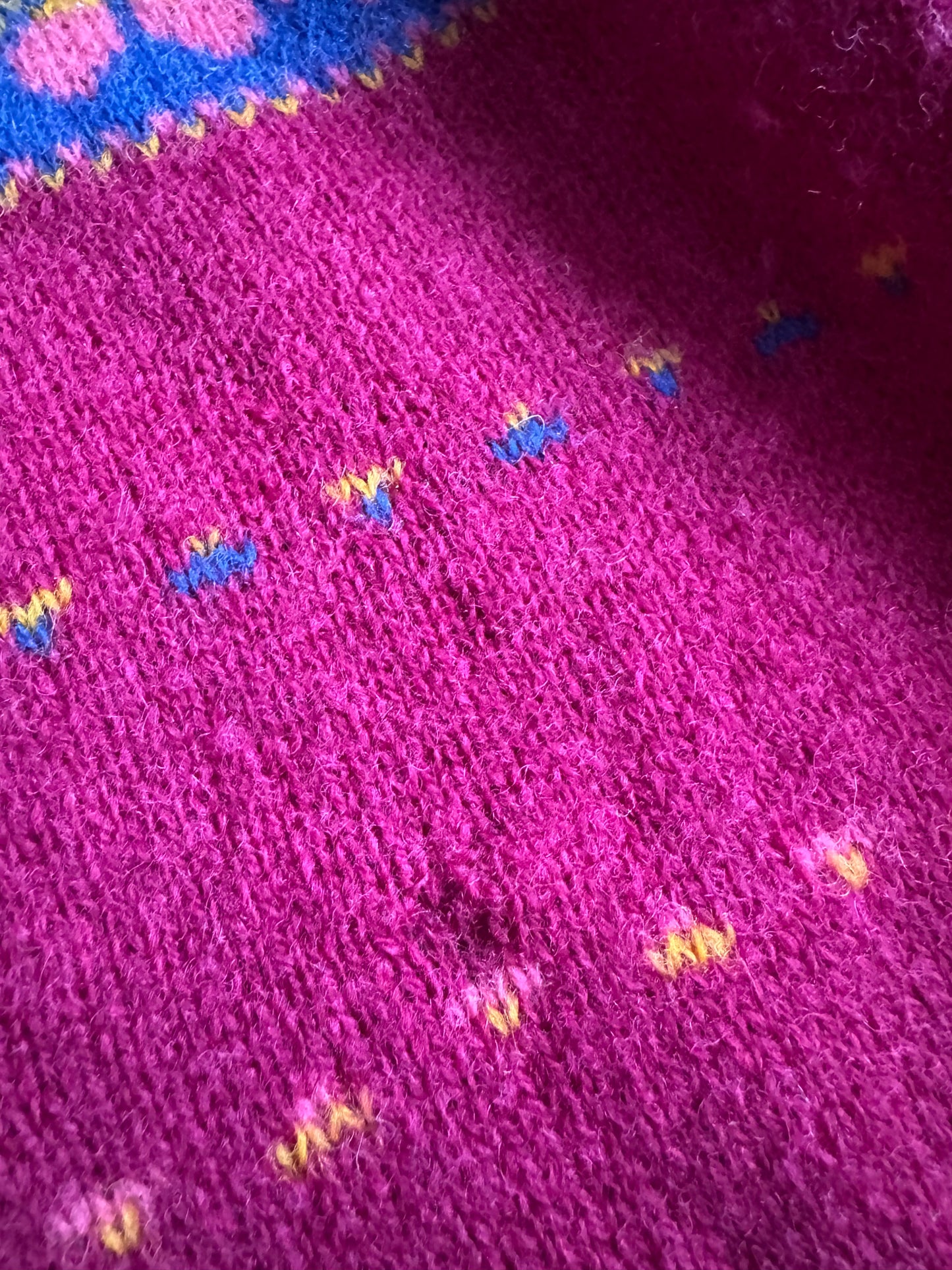 🧶 Pulover Vintage Damă Benetton Fuchsia din Lână Shetland cu Model Etnic – L