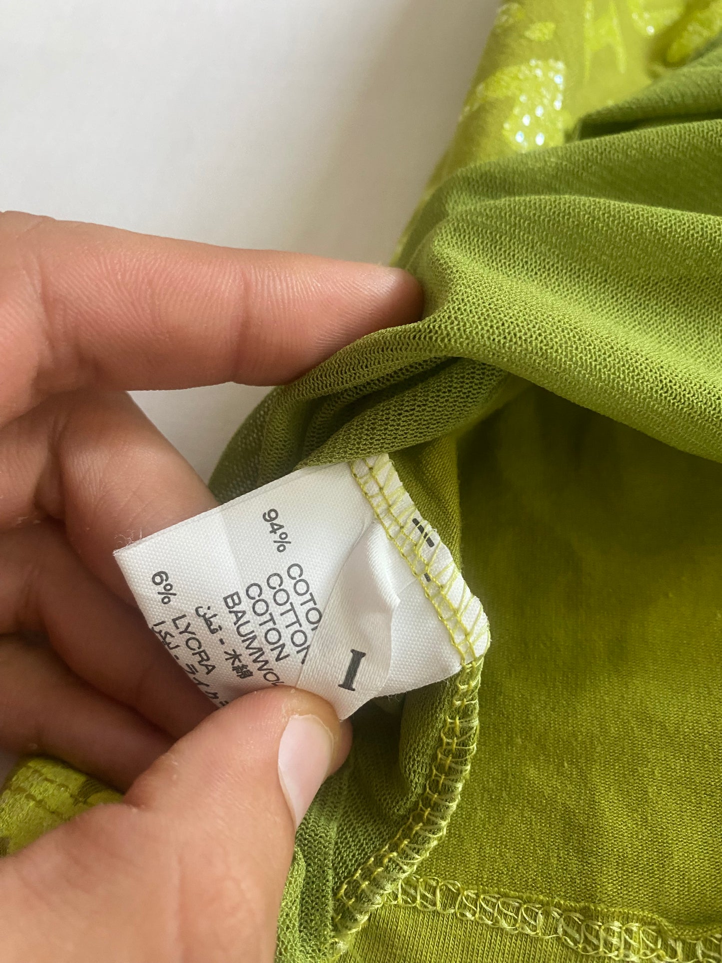 🧩 Top Y2K Verde cu Text – „I’m not who you think I am” – Mărime XS