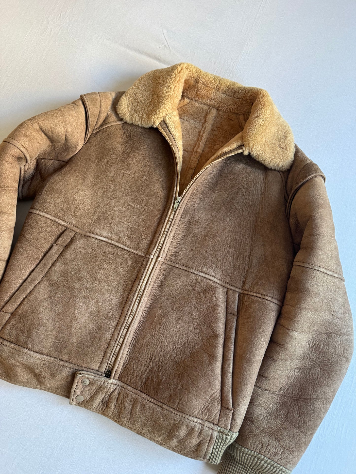 🐑 Geacă Vintage din Shearling Natural Maro Deschis – M (Cropped Bomber Fit)