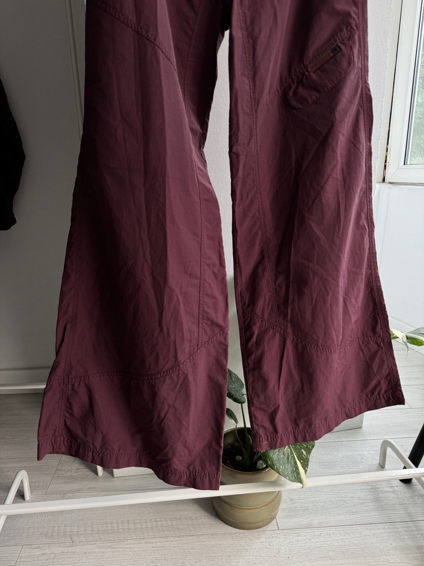 🪩 Pantaloni Y2K Excalibur Flared Rave – L