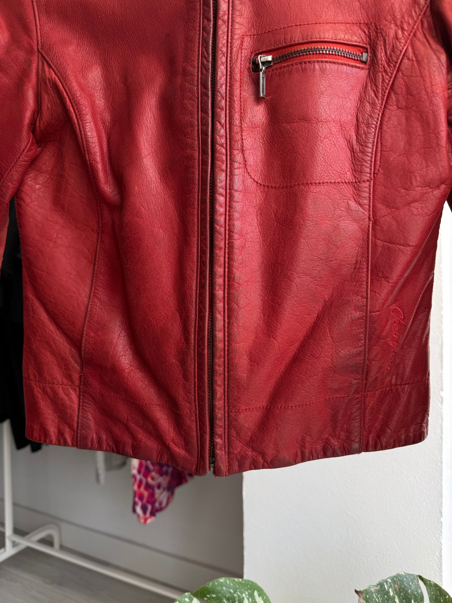🍷 Jachetă Piele Buffalo Roșie Chevignon Y2K Vintage – Mărime S