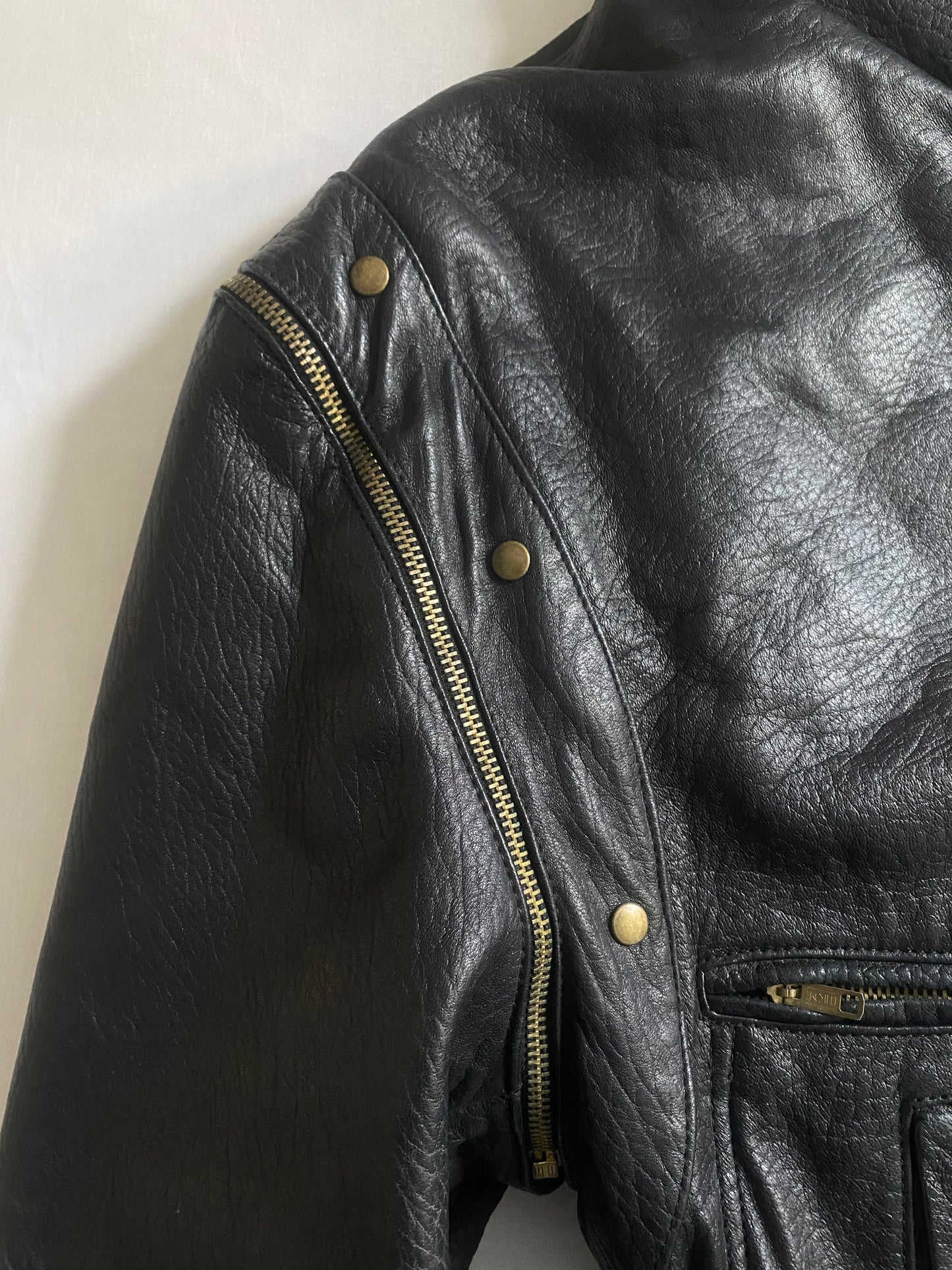 Geacă Vintage Neagră din Piele – Mâneci Detașabile, Made in Italy