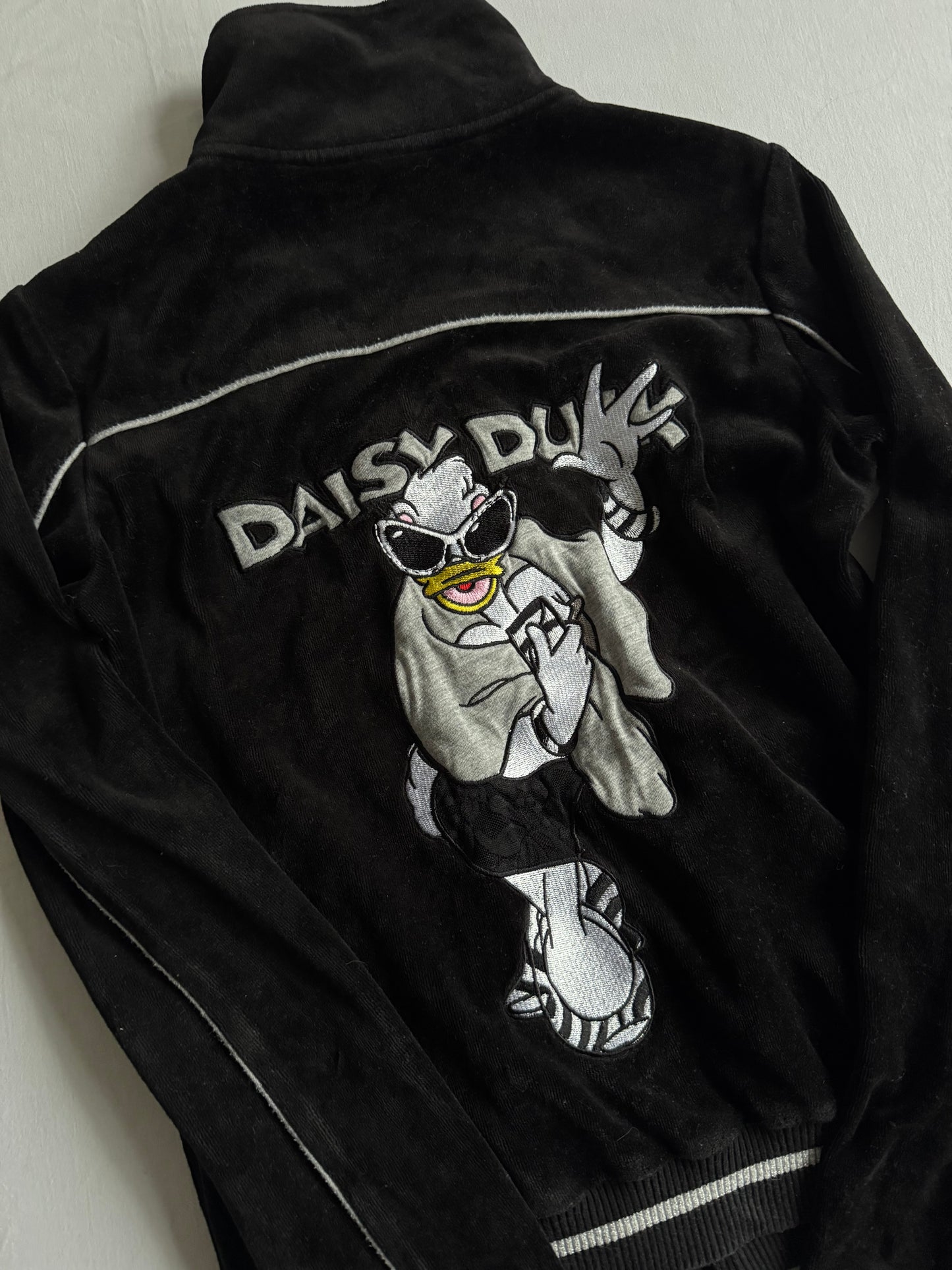 🩰 Hanorac velvet Y2K cu broderie Daisy Duck pe spate – mărime S Femei