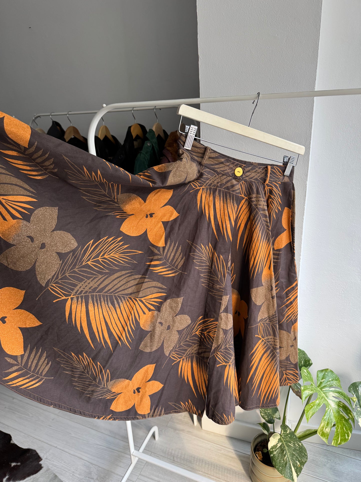 🌴 Fustă Vintage Brown Printed – IT 42 (S/M Damă) – Made in Italy