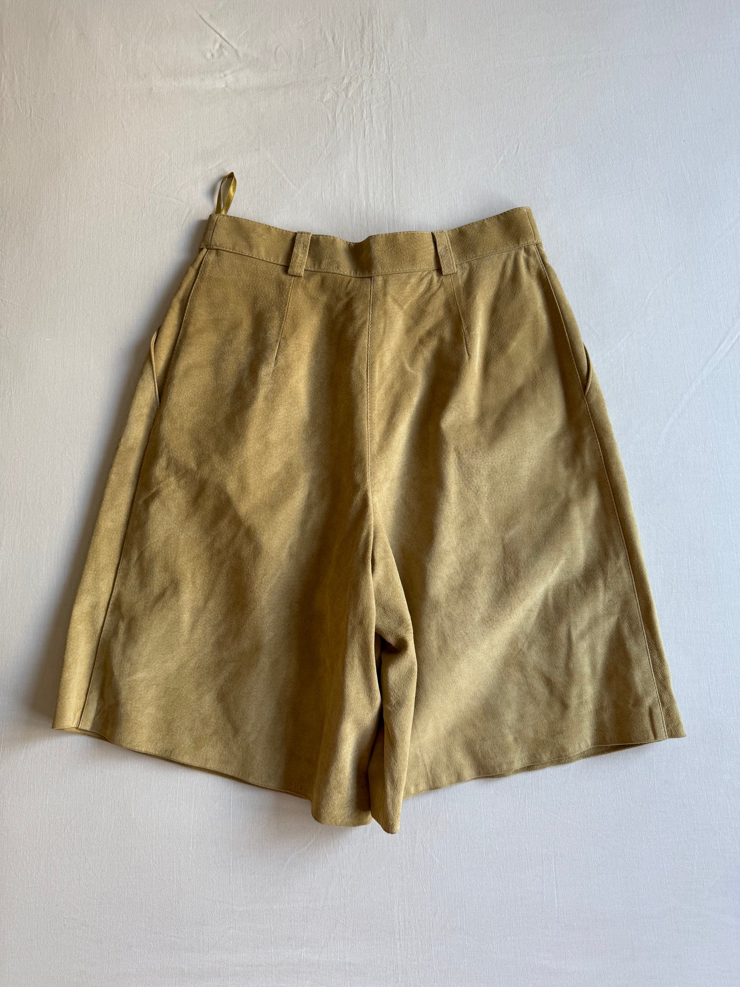 🍦 Pantaloni Scurți Vintage Damă din Piele Suede Crem – M / L (EU 40)