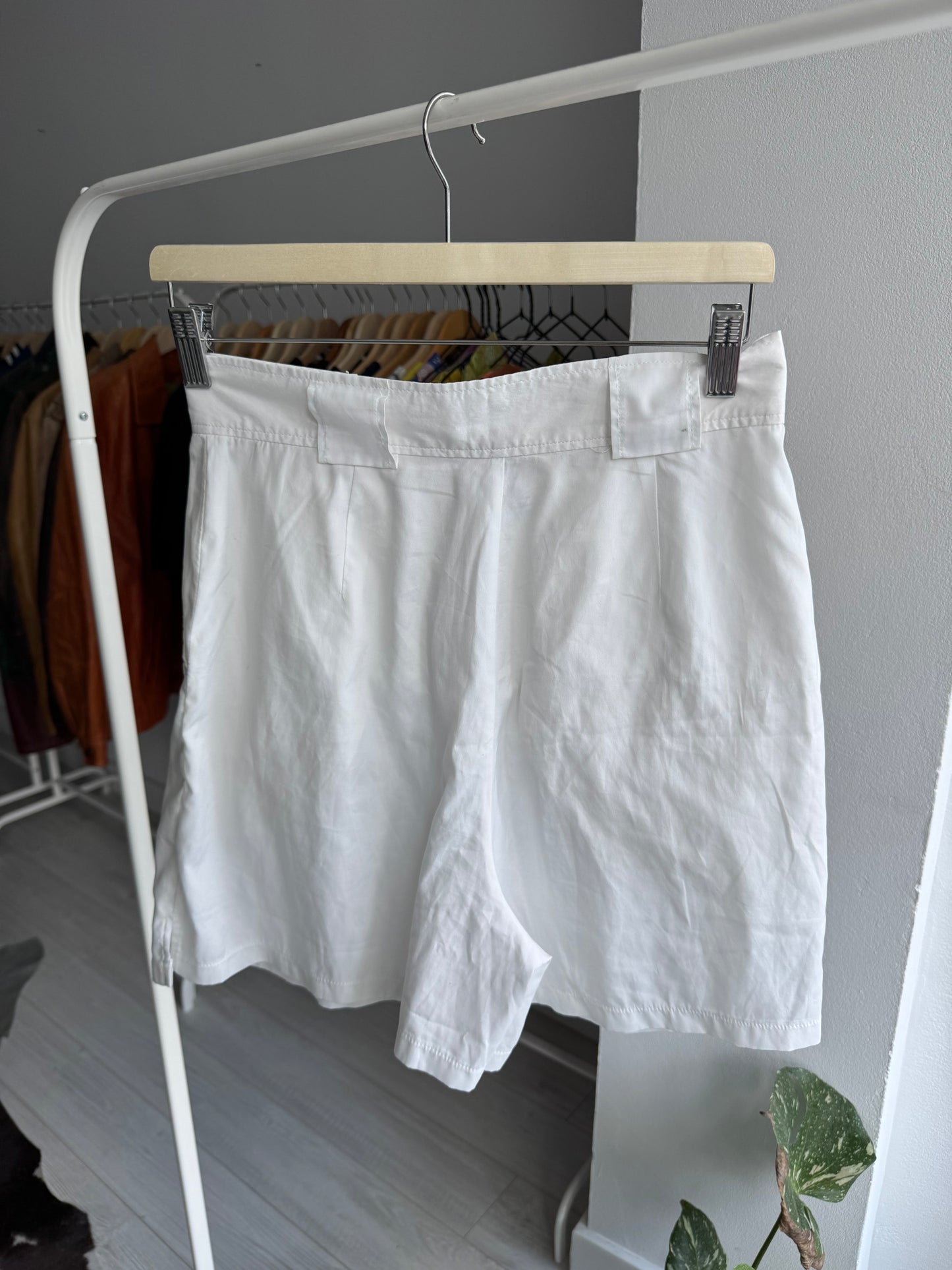 🎾 Vintage Adidas Pantaloni Scurți Plisați Albi – EU 40 | M/L Femei