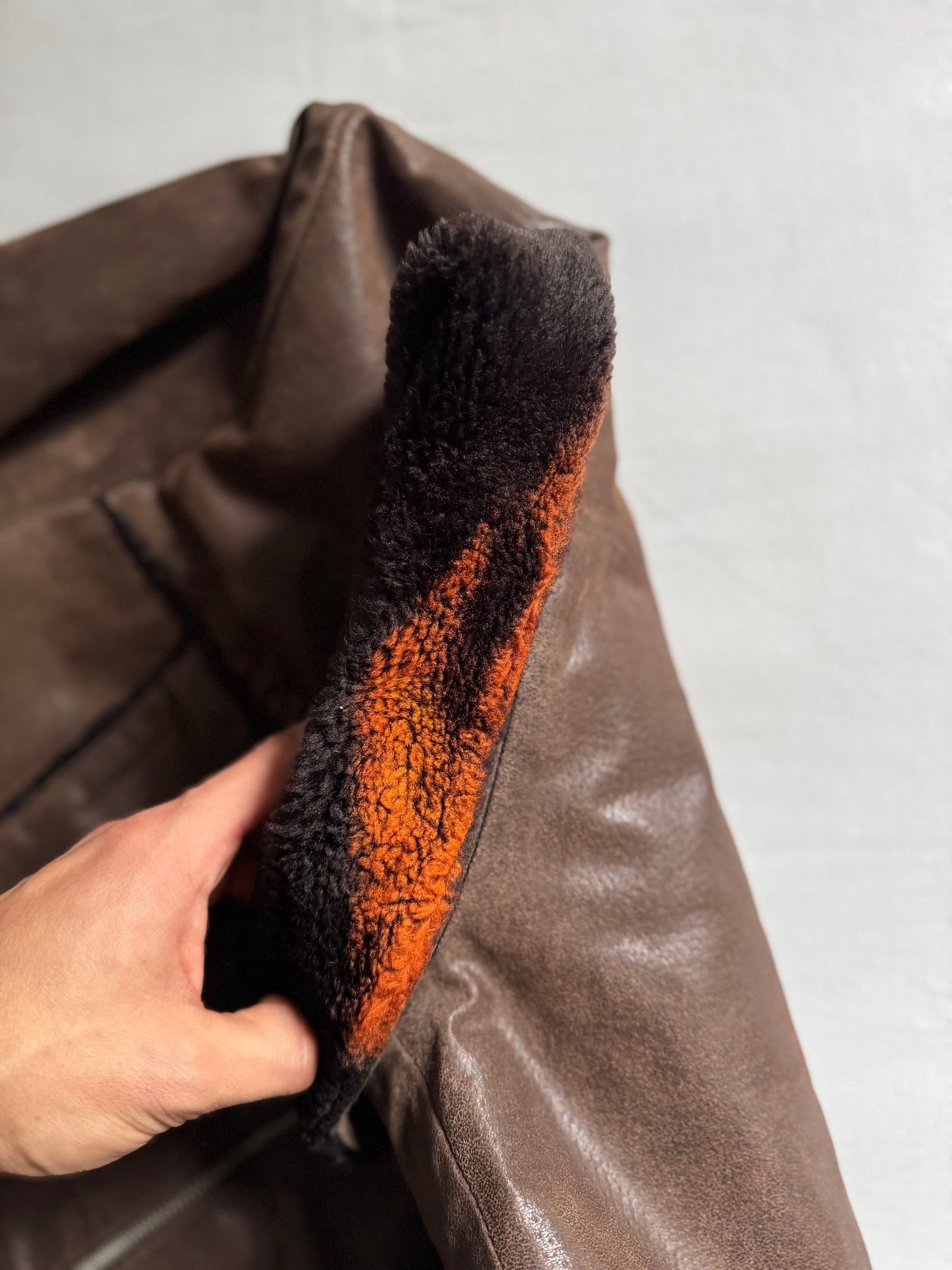 🧥 Geacă Y2K din Piele Naturală cu Căptușeală Faux Shearling – Mărime 42 (Women’s L)