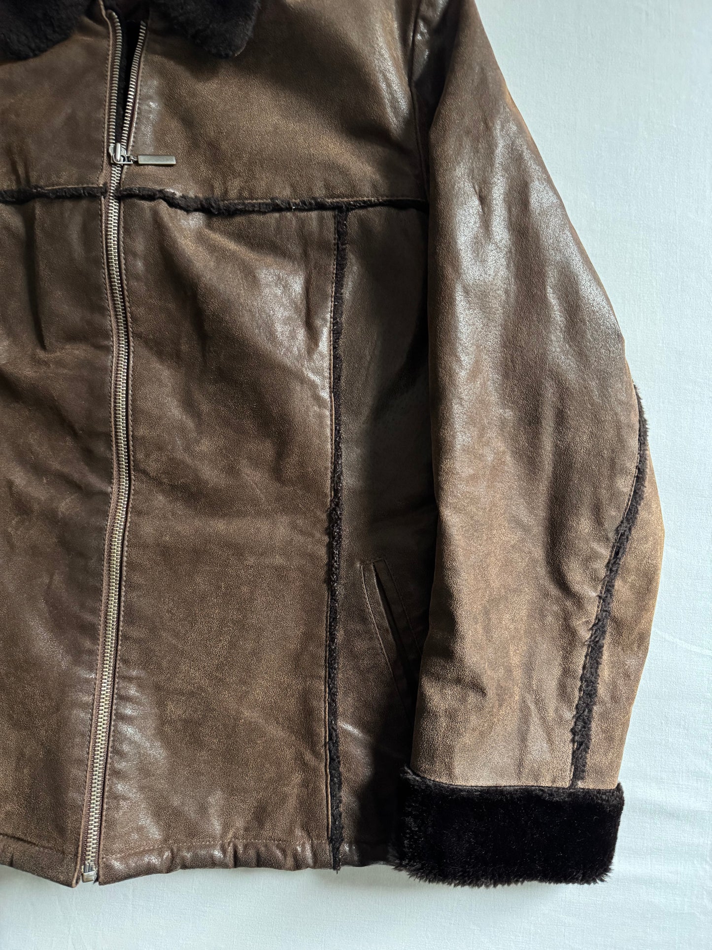 🧥 Geacă Y2K din Piele Naturală cu Căptușeală Faux Shearling – Mărime 42 (Women’s L)