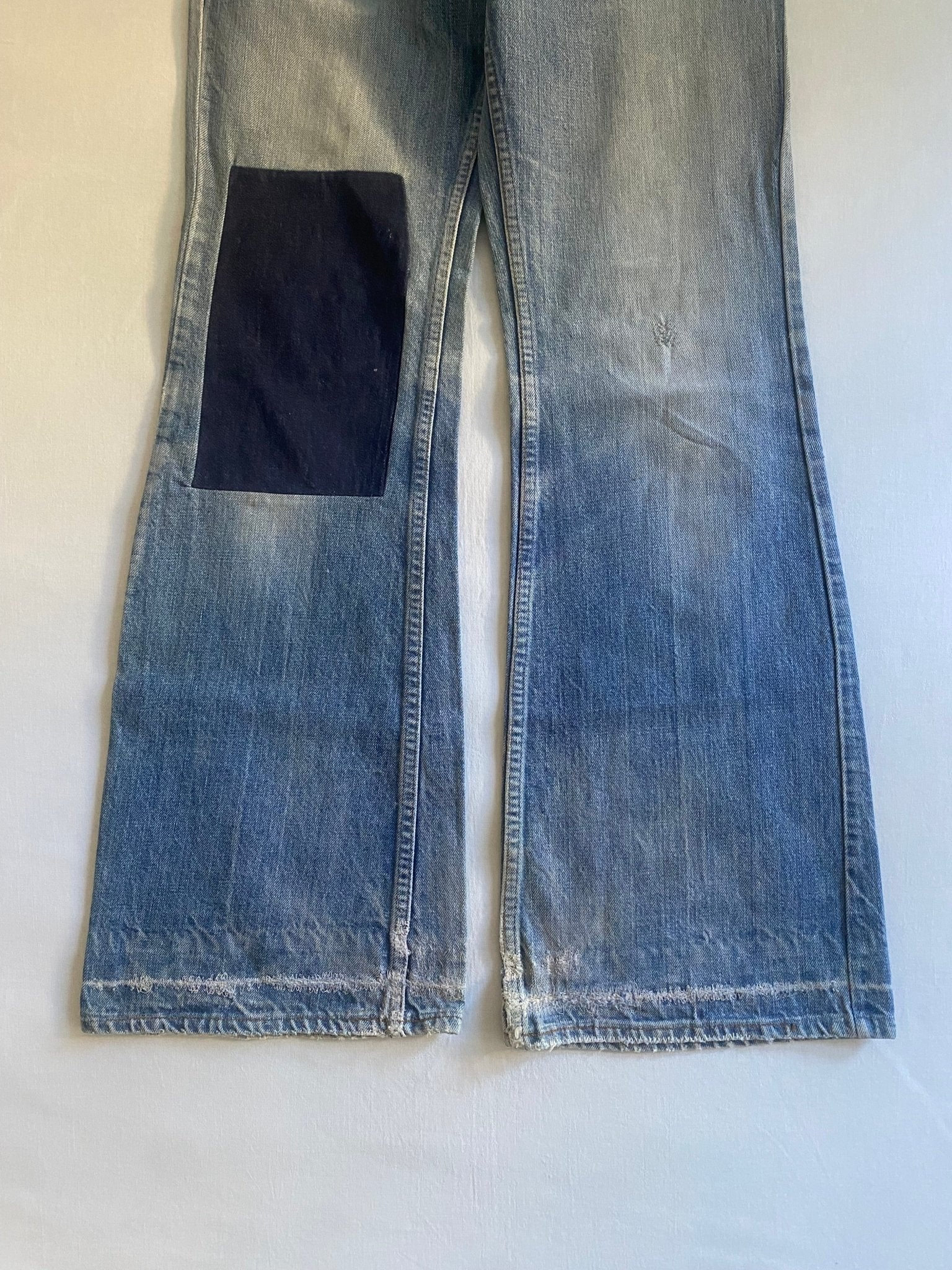 70's Vintage Levi's Orange Tab Light Wash Repaired Flared Jeans - anbracaminte