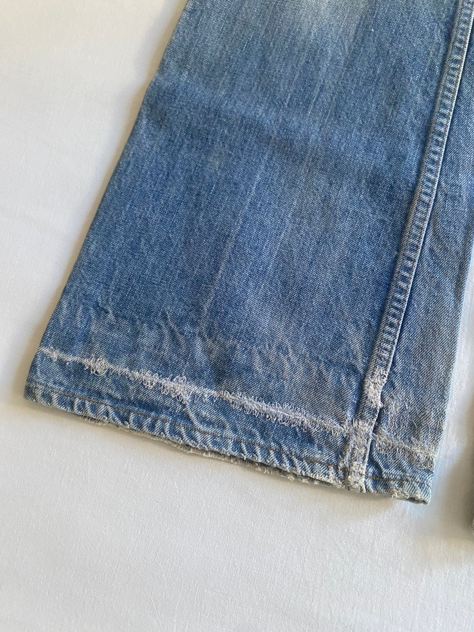 70's Vintage Levi's Orange Tab Light Wash Repaired Flared Jeans - anbracaminte