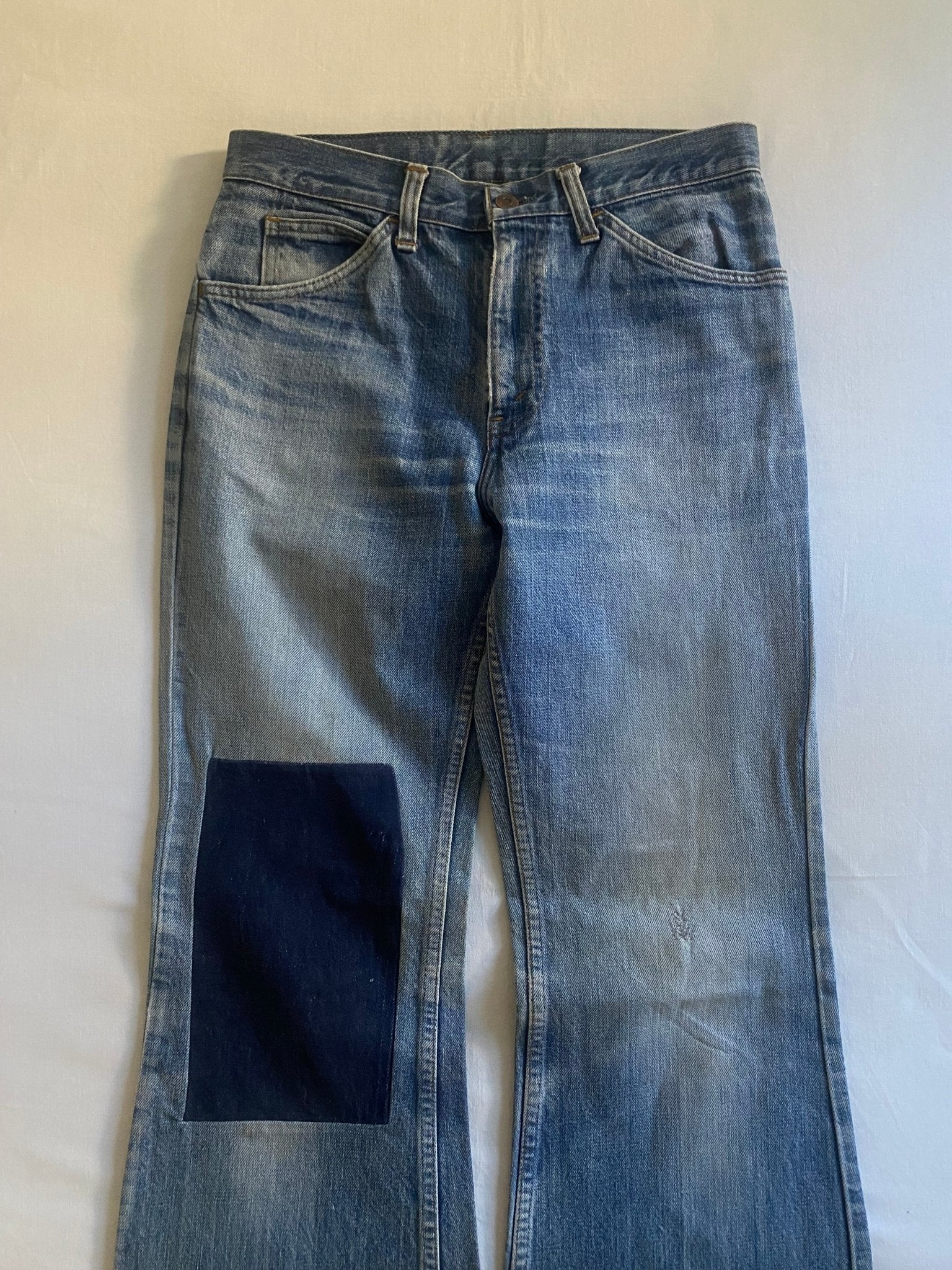70's Vintage Levi's Orange Tab Light Wash Repaired Flared Jeans - anbracaminte
