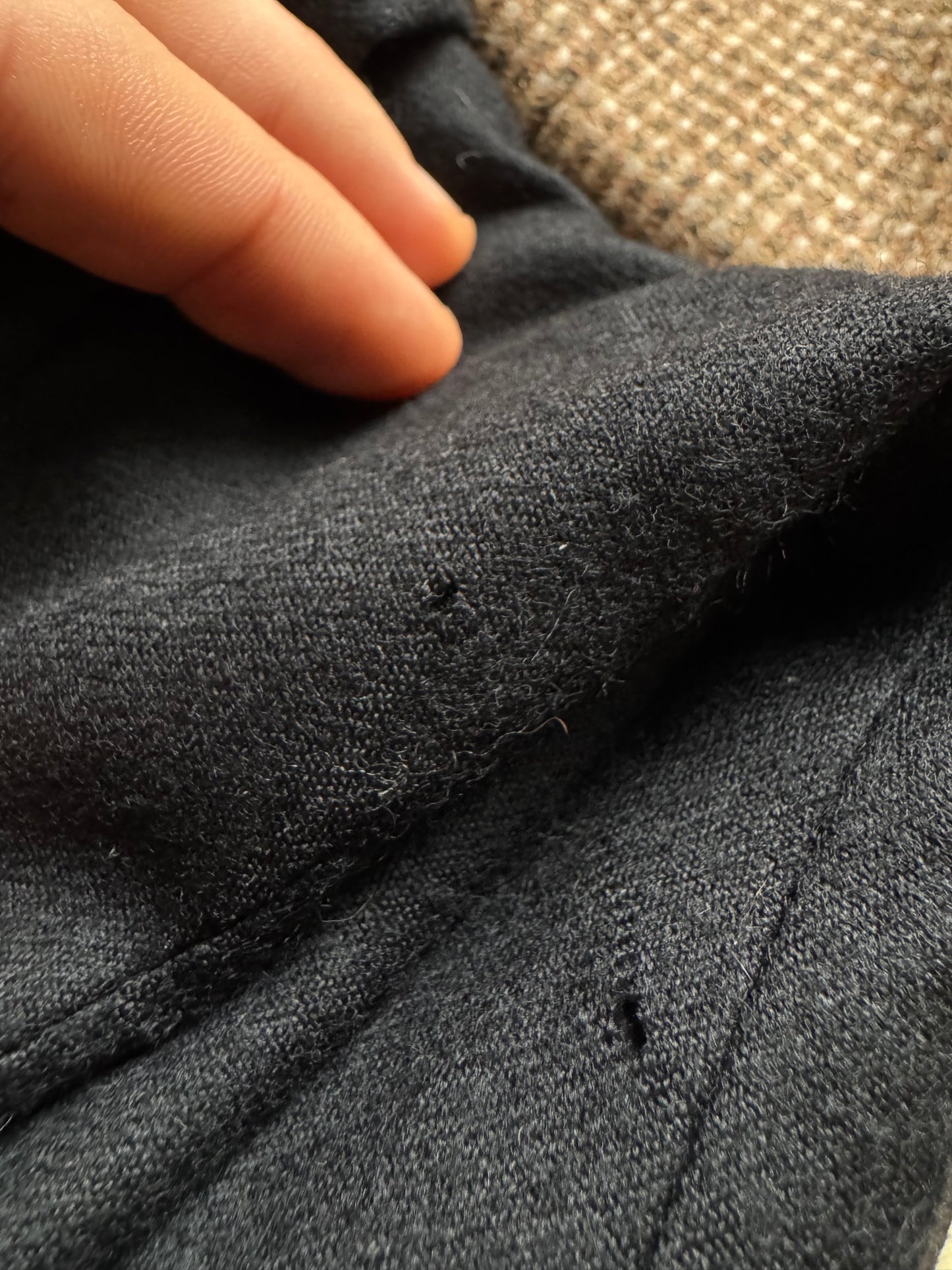 ☕️ Fustă Vintage din Lână Neagră – XS (IT 40)