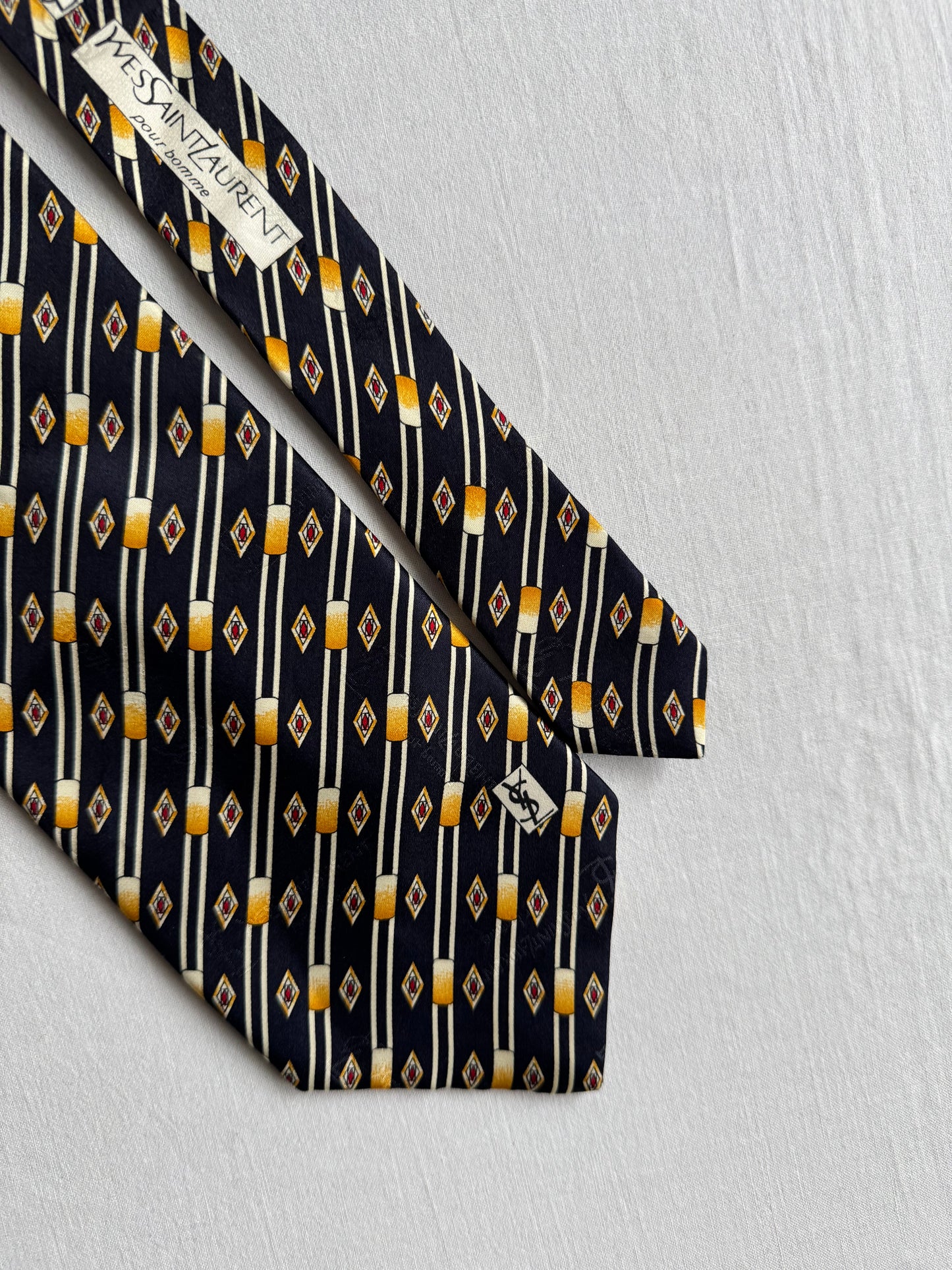 👔 Cravată Vintage Yves Saint Laurent Bleumarin din Mătase – Made in Italy