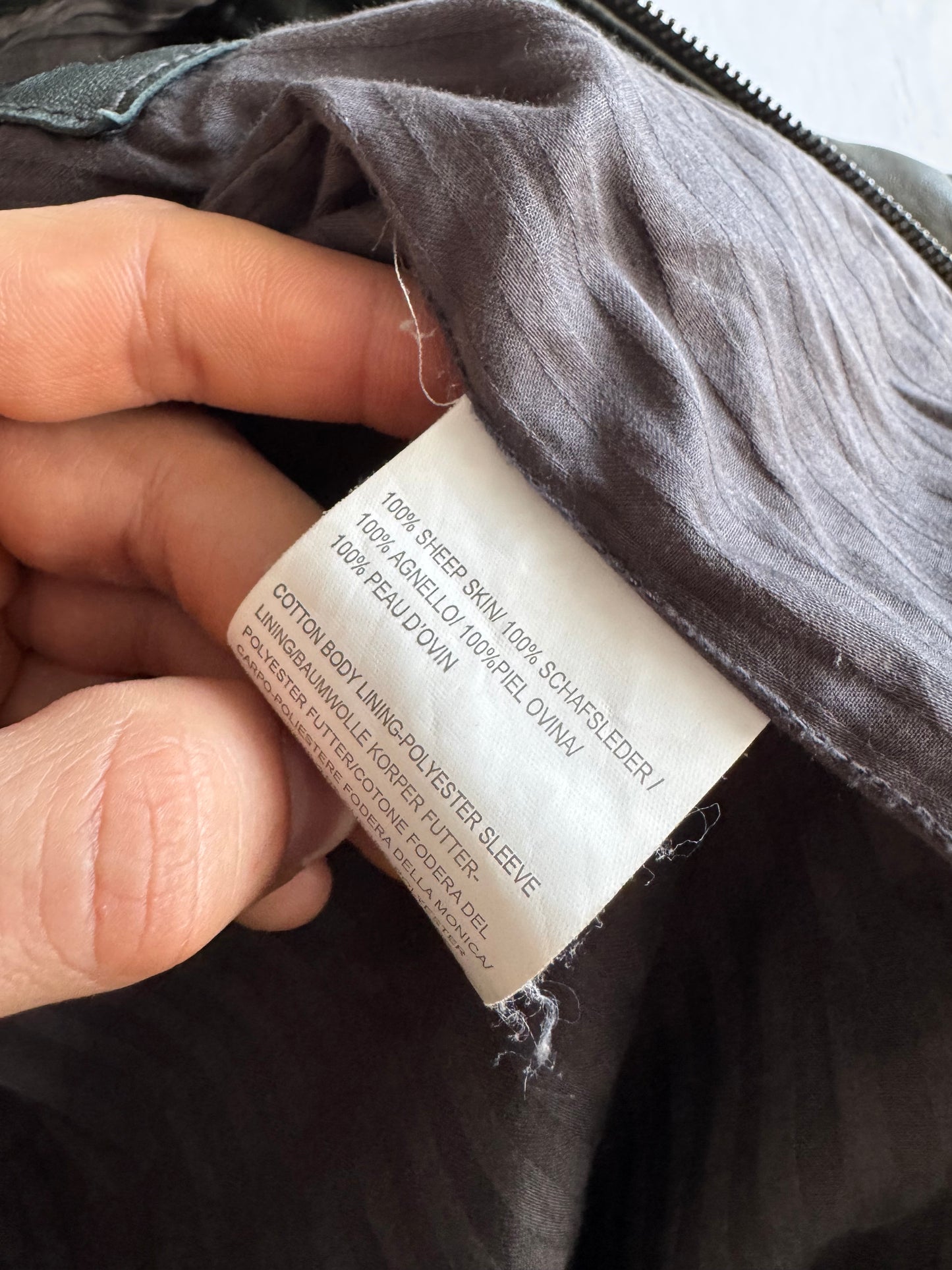 💁‍♀️ Geacă Y2K Damă din Piele de Oaie Gri-Albăstruie Faded cu Patină Naturală – XS