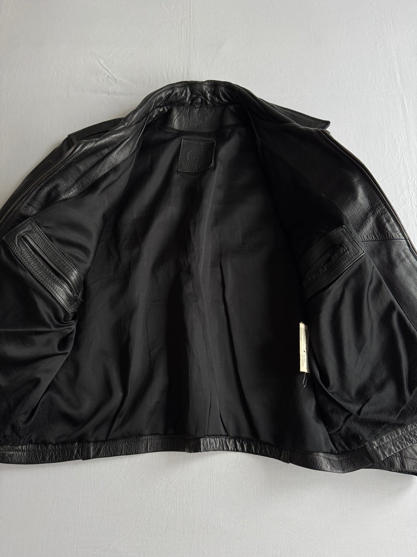 🧥 Geacă Vintage din Piele Neagră Cropped – XL