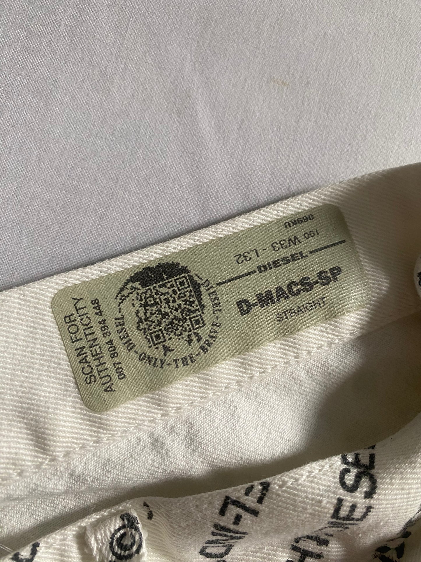 🤍 White Diesel Scripted All-Over Print Jeans – Size 33