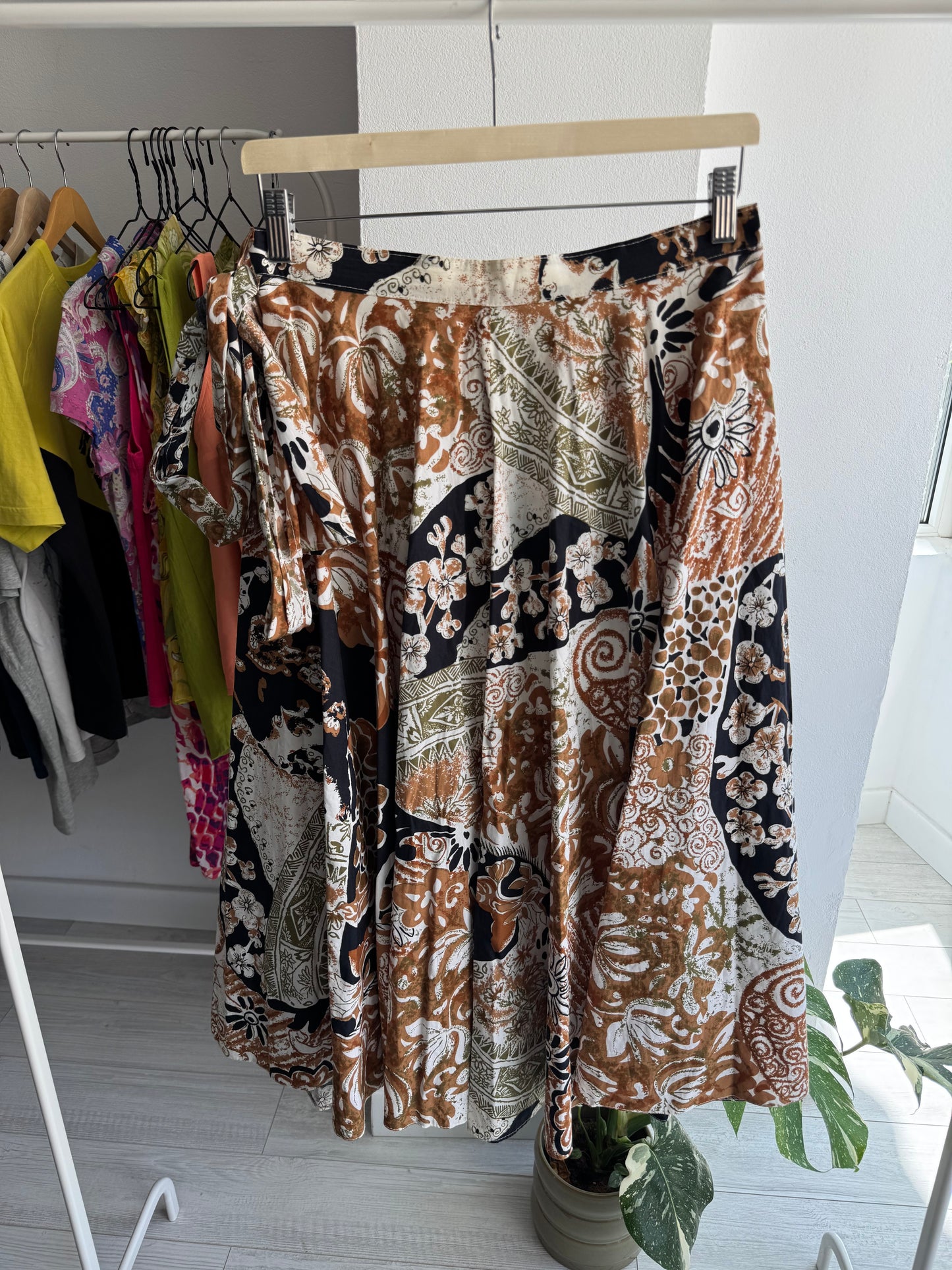 ☀️ Fustă Vintage cu Print și Eșarfă în Talie – Approx. M Damă