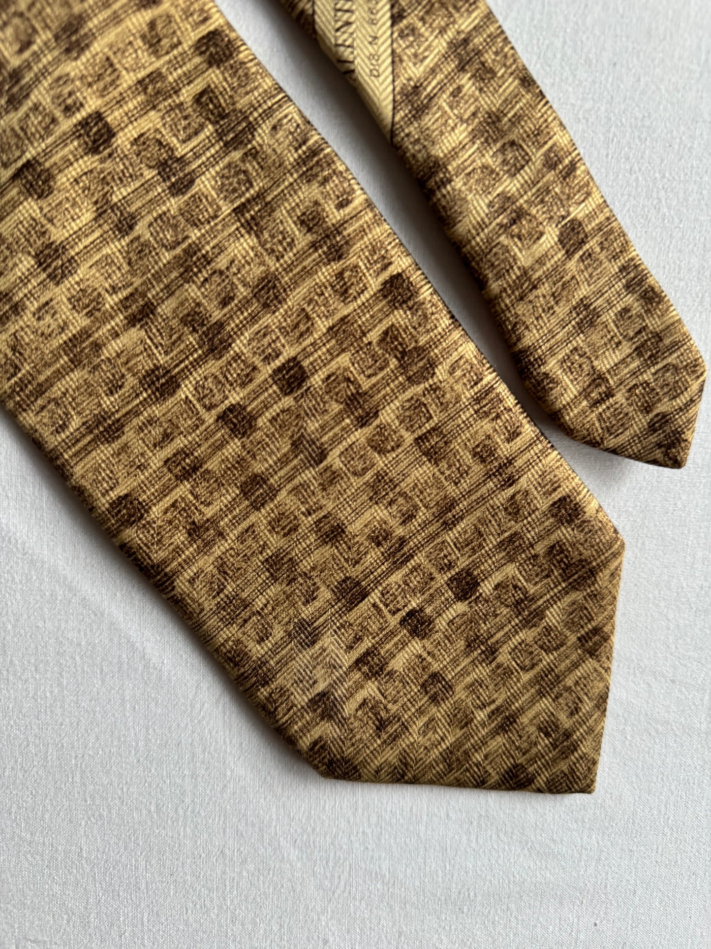 👔 Cravată Vintage Valentino din Mătase