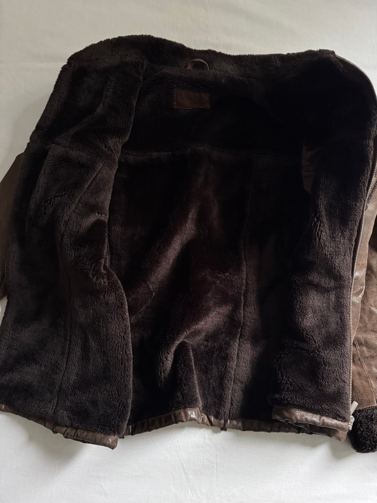 🧥 Geacă Y2K din Piele Naturală cu Căptușeală Faux Shearling – Mărime 42 (Women’s L)