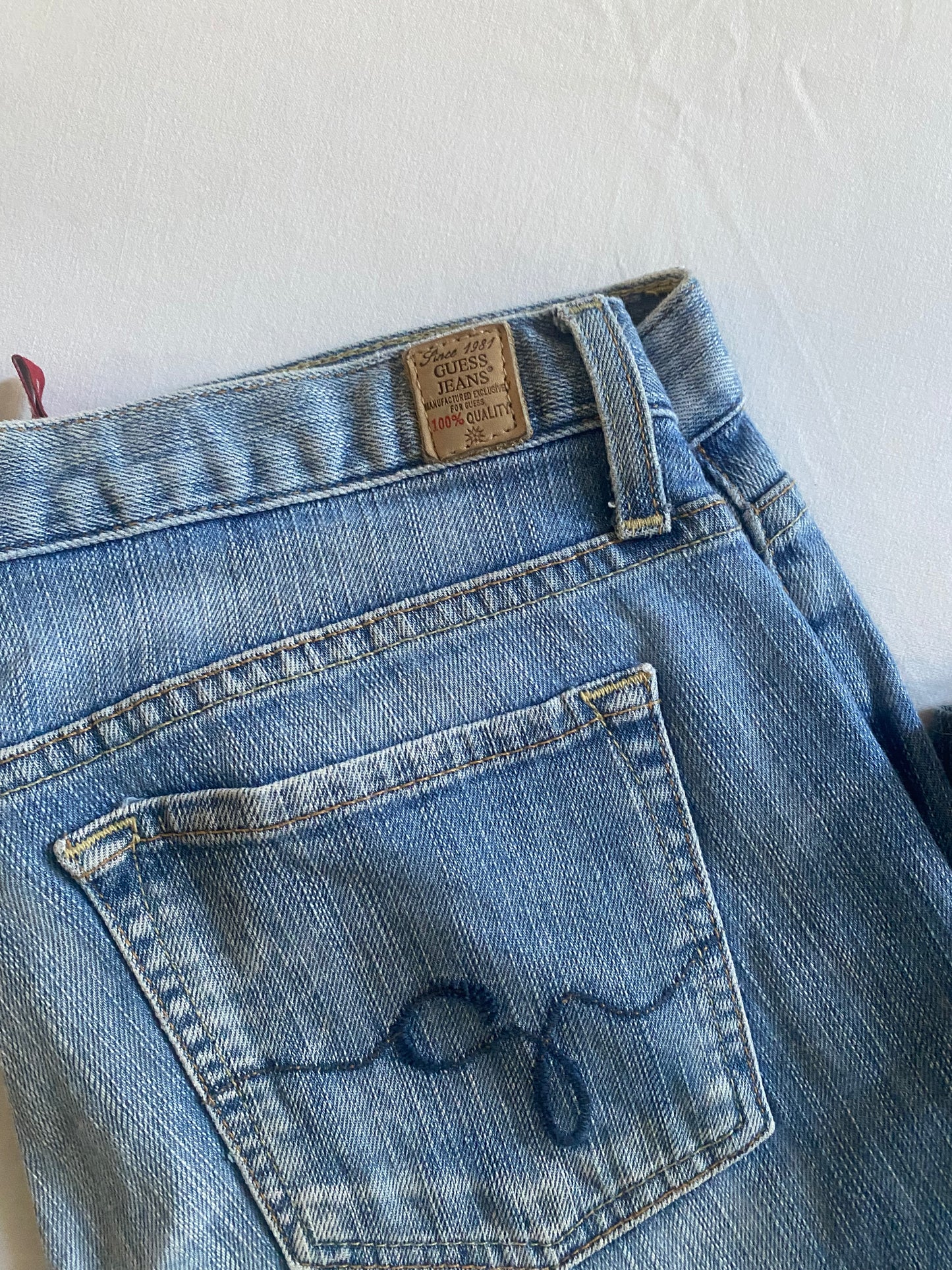 Jeans Y2K Guess – Flared – Made in Mexico – Mărime US 29 (≈ EU 38)