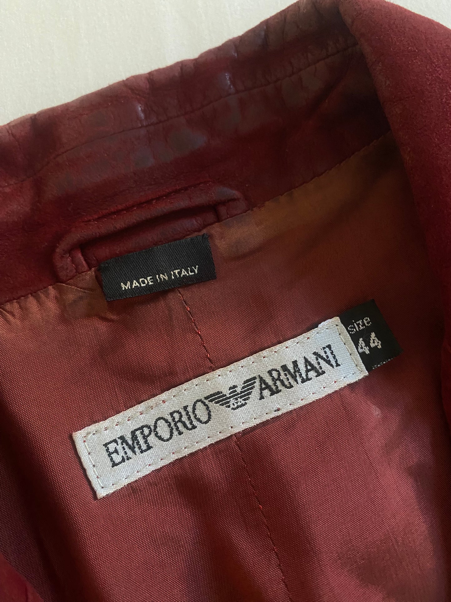 Sacou Vintage Emporio Armani – Piele Burgundy – Anii ’80 – Made in Italy – IT 44