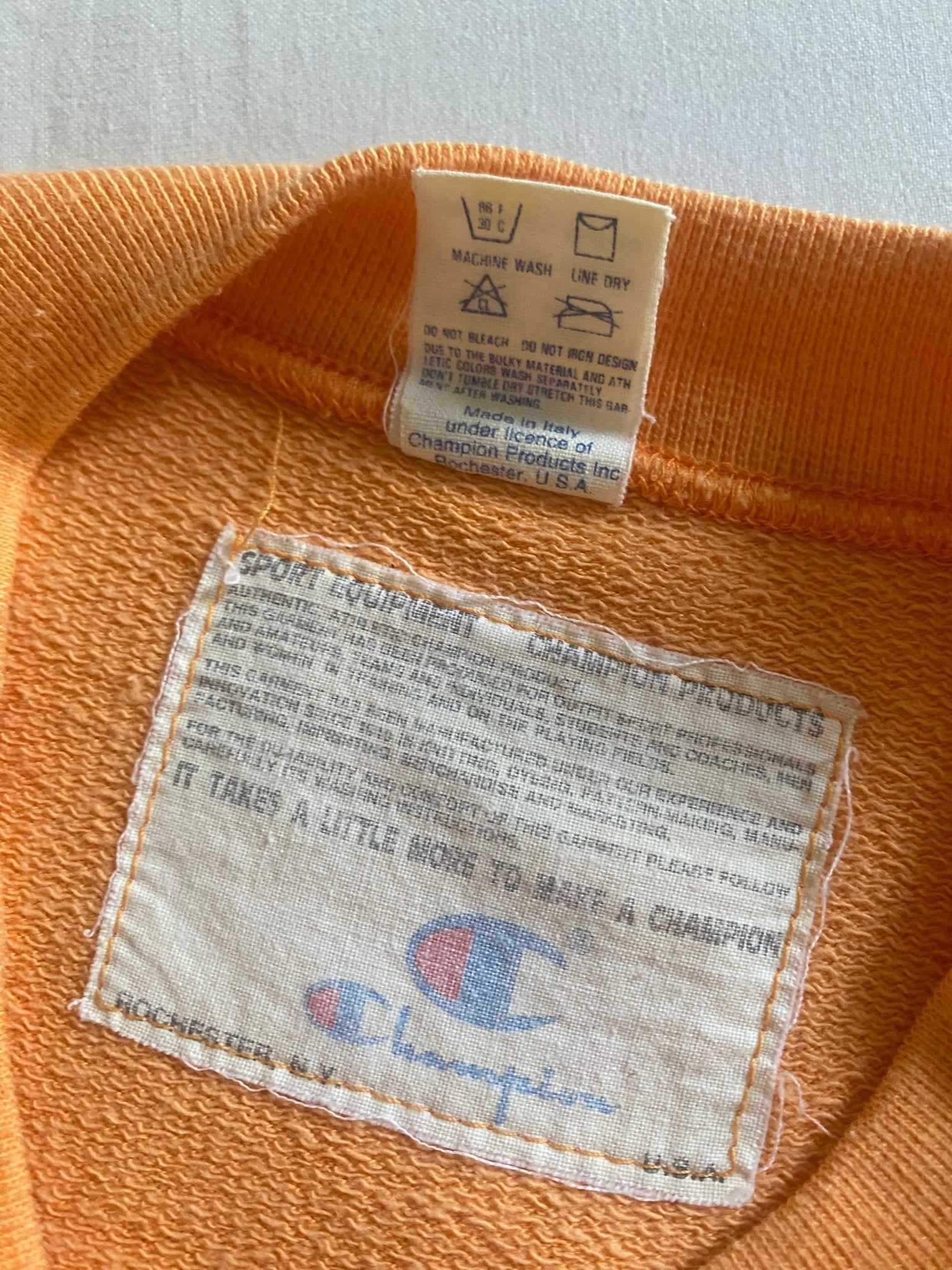 80's Vintage Champion Salmon Orange Shortsleeved Crewneck - anbracaminte