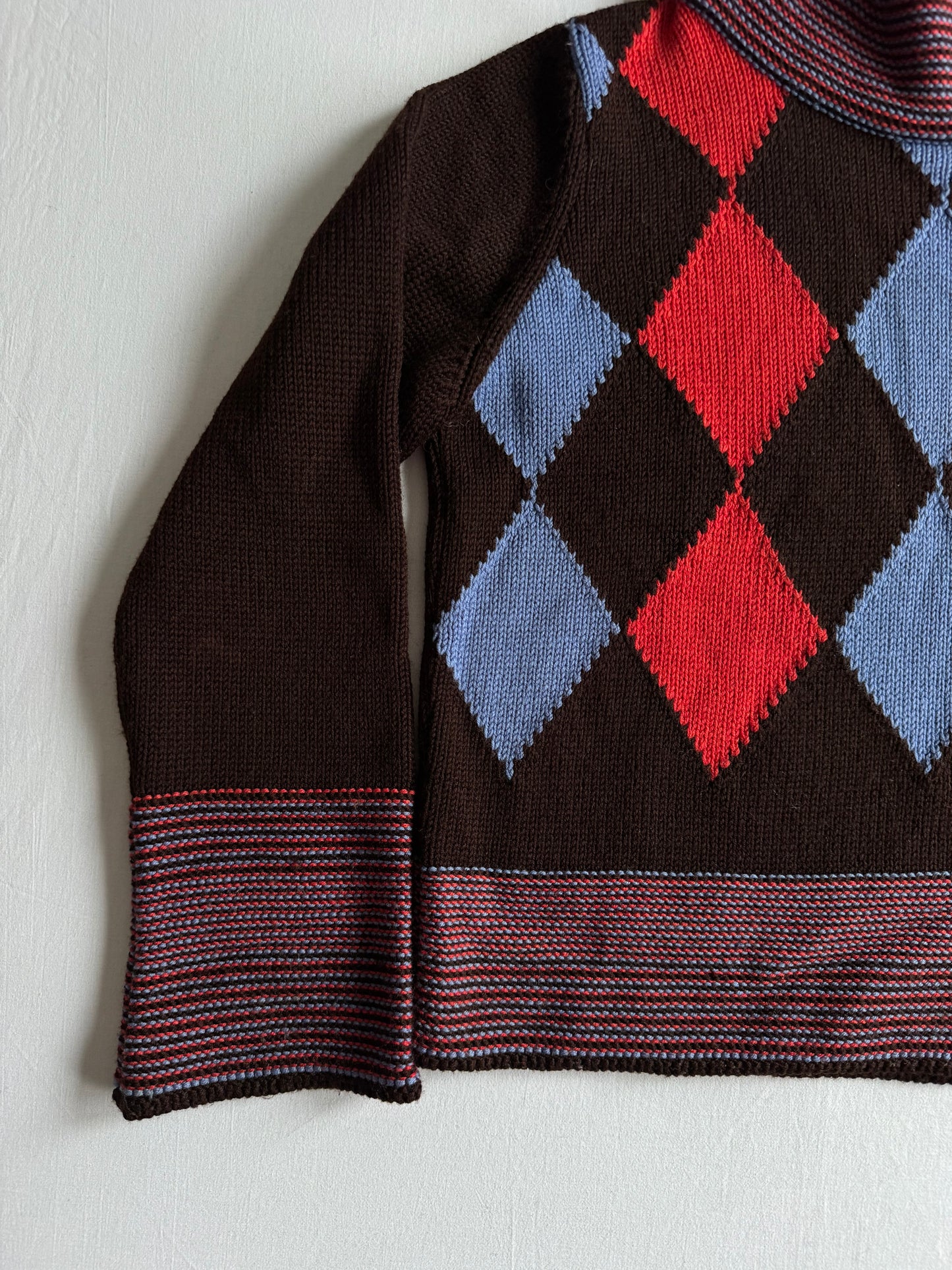 🧶 Pulover Vintage Damă Maro Închis din Lână Merino cu Model Argyle – S