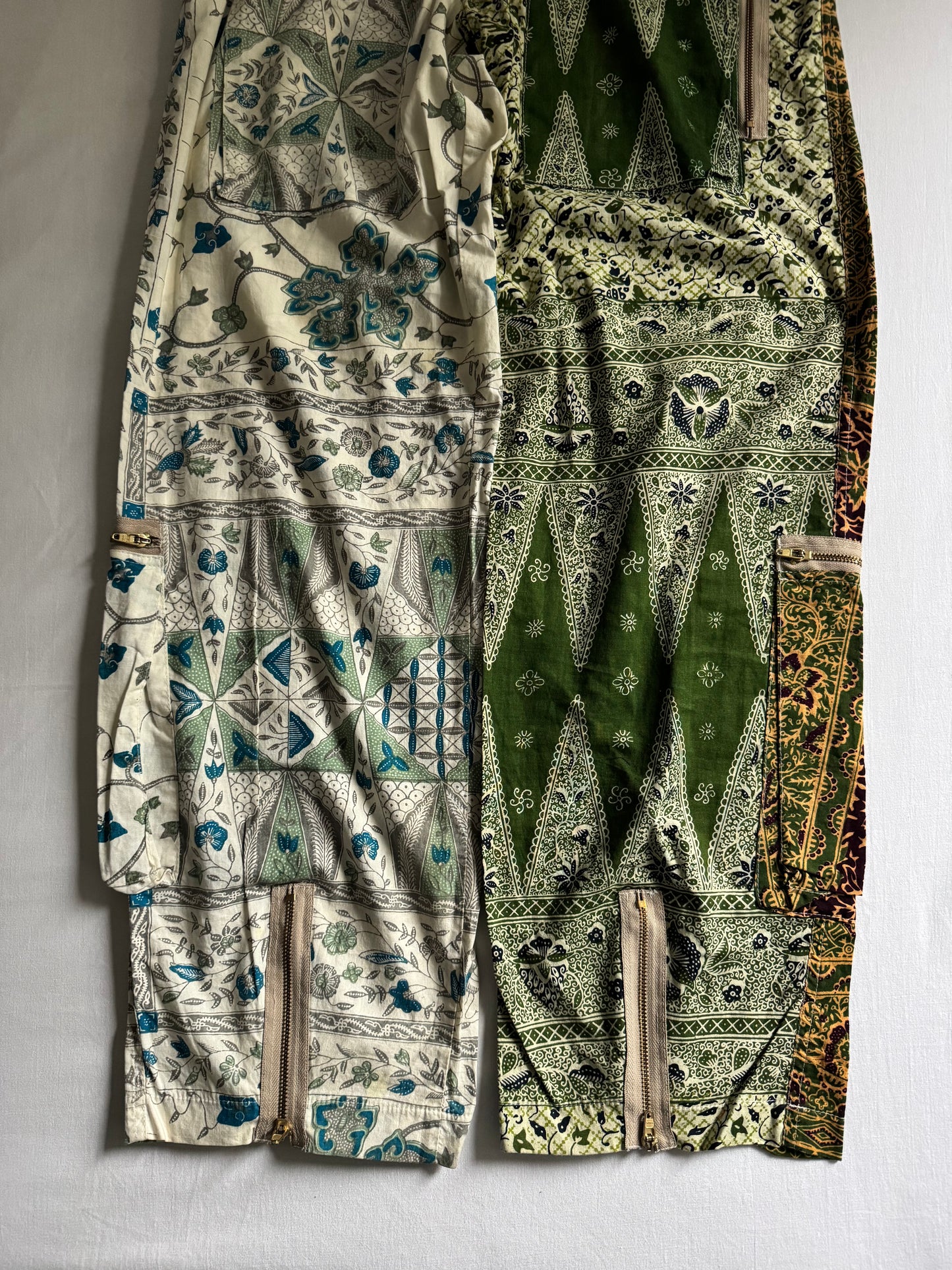 🧘 Pantaloni Cargo Patchwork Grafici P.A.R.O.S.H. – Anii ’90