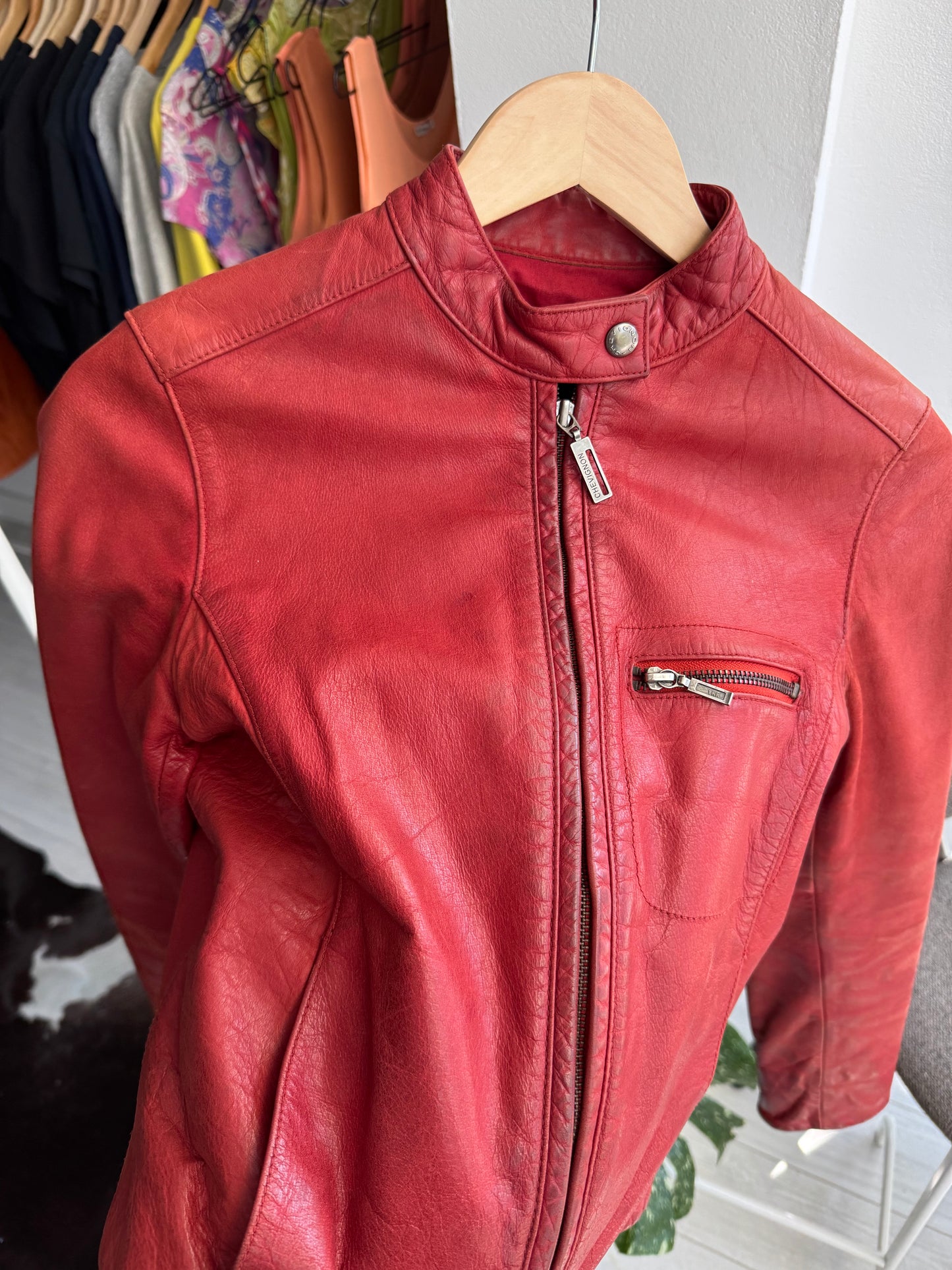 🍷 Jachetă Piele Buffalo Roșie Chevignon Y2K Vintage – Mărime S