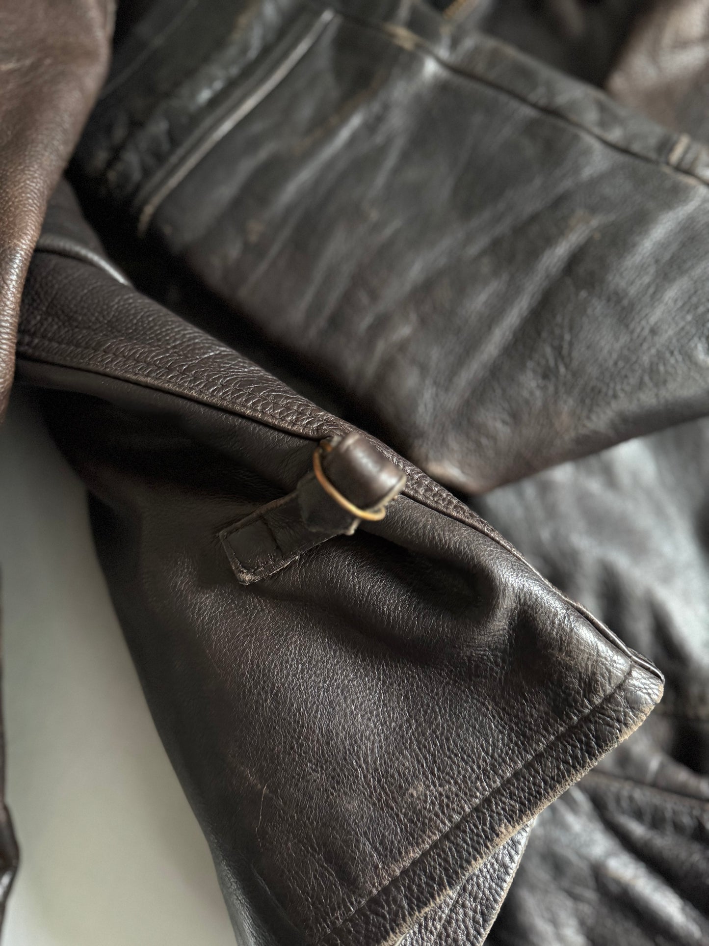 🧥 Geacă Vintage din Piele Groasă – Mărime Men’s XL