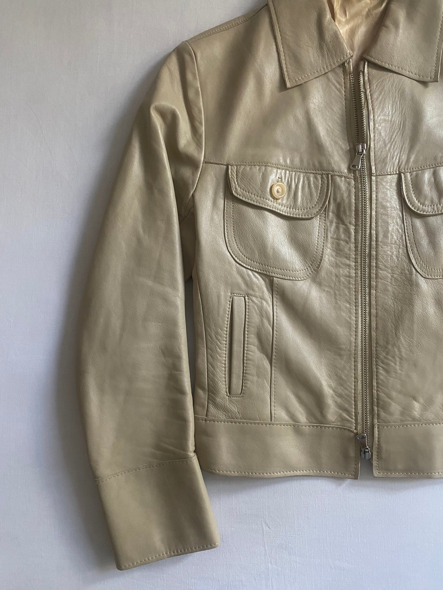 🧥 Geacă Vintage din Piele Crem – Made in Italy, Guler Stil Anii '70 – Mărimea S Femei