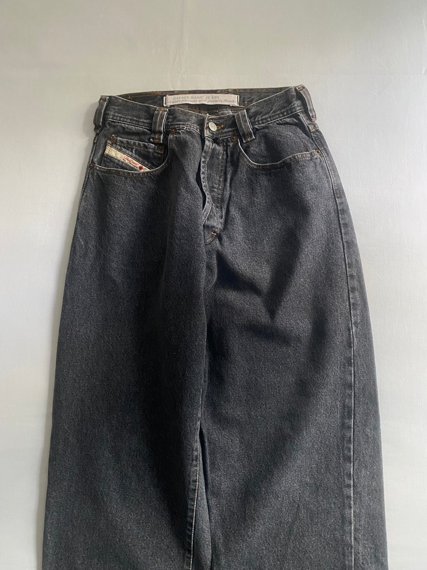 90’s Diesel Saddler Washed Black – Dark Grey Jeans – Made in Italy – Balloon Fit